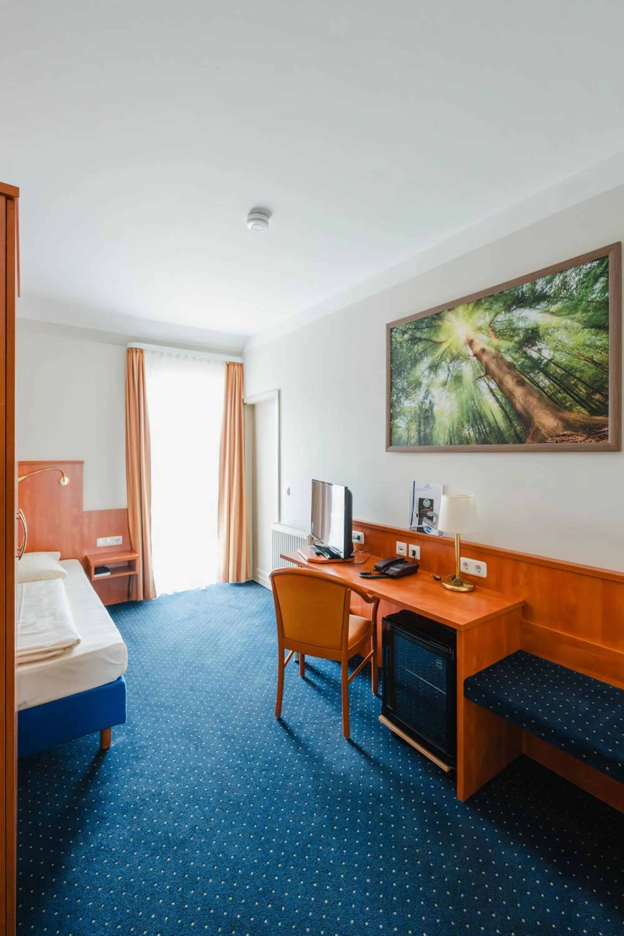 Photo of the whole room, Bed in Hotel Mirage