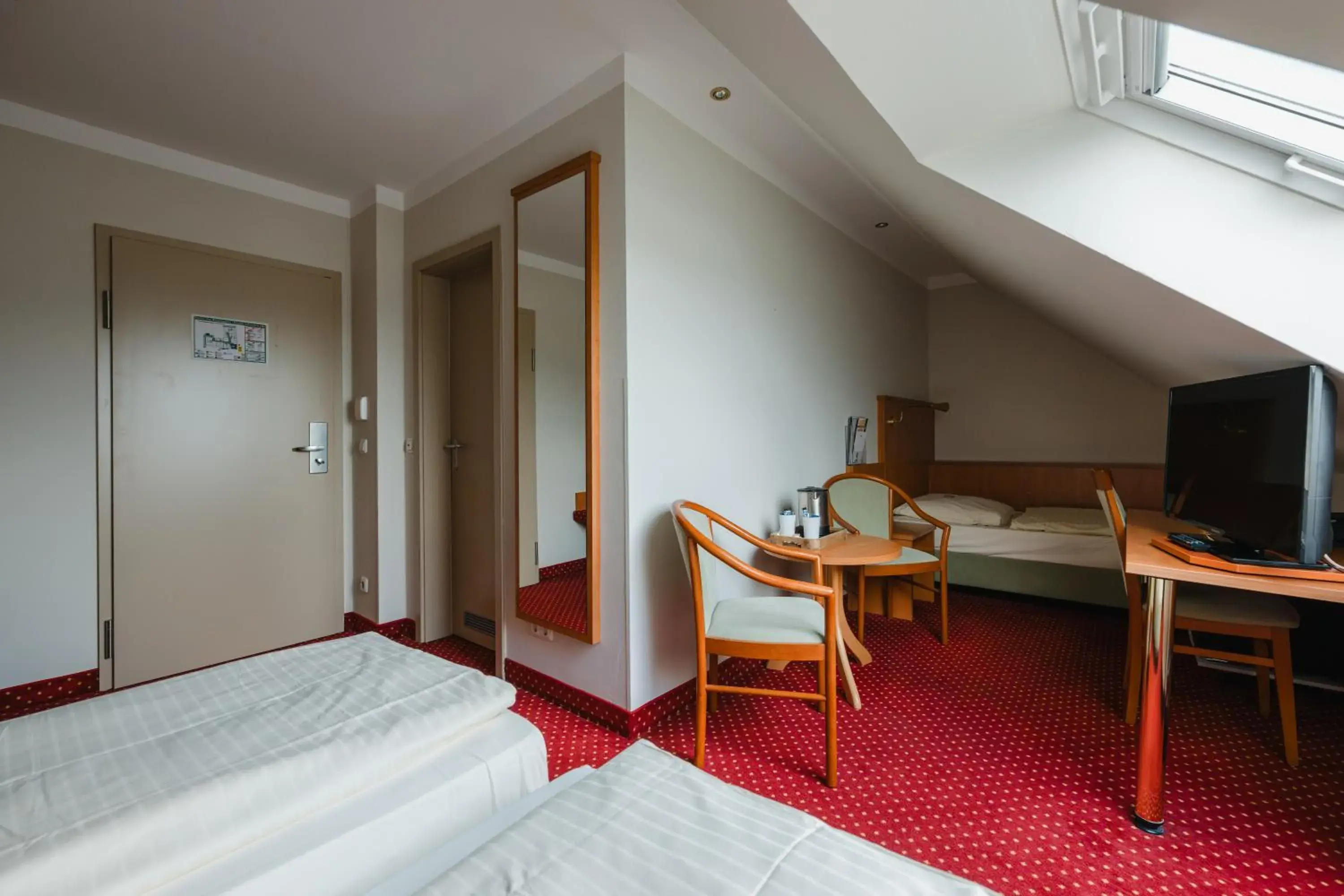 Triple Room in Hotel Mirage Triple Room in Hotel Mirage