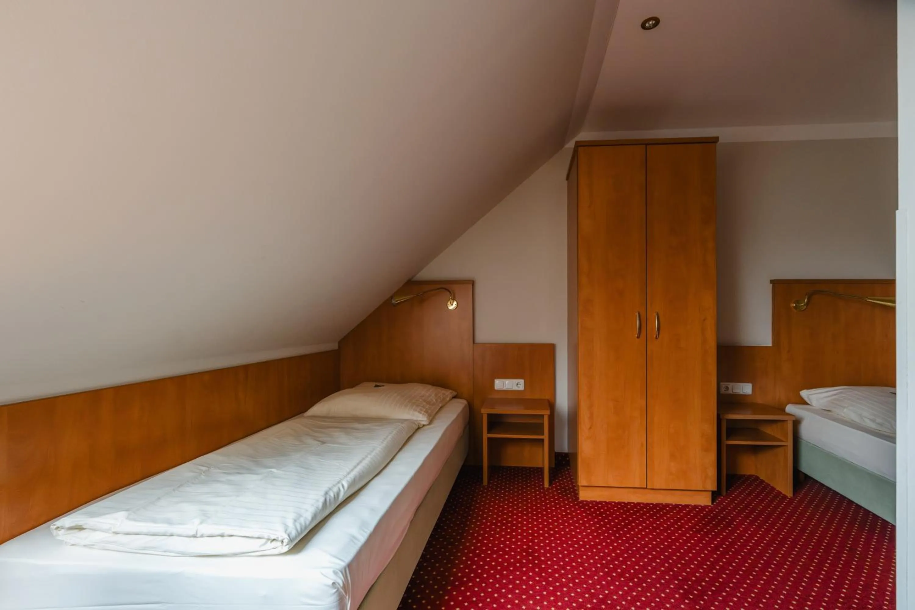 Photo of the whole room, Bed in Hotel Mirage