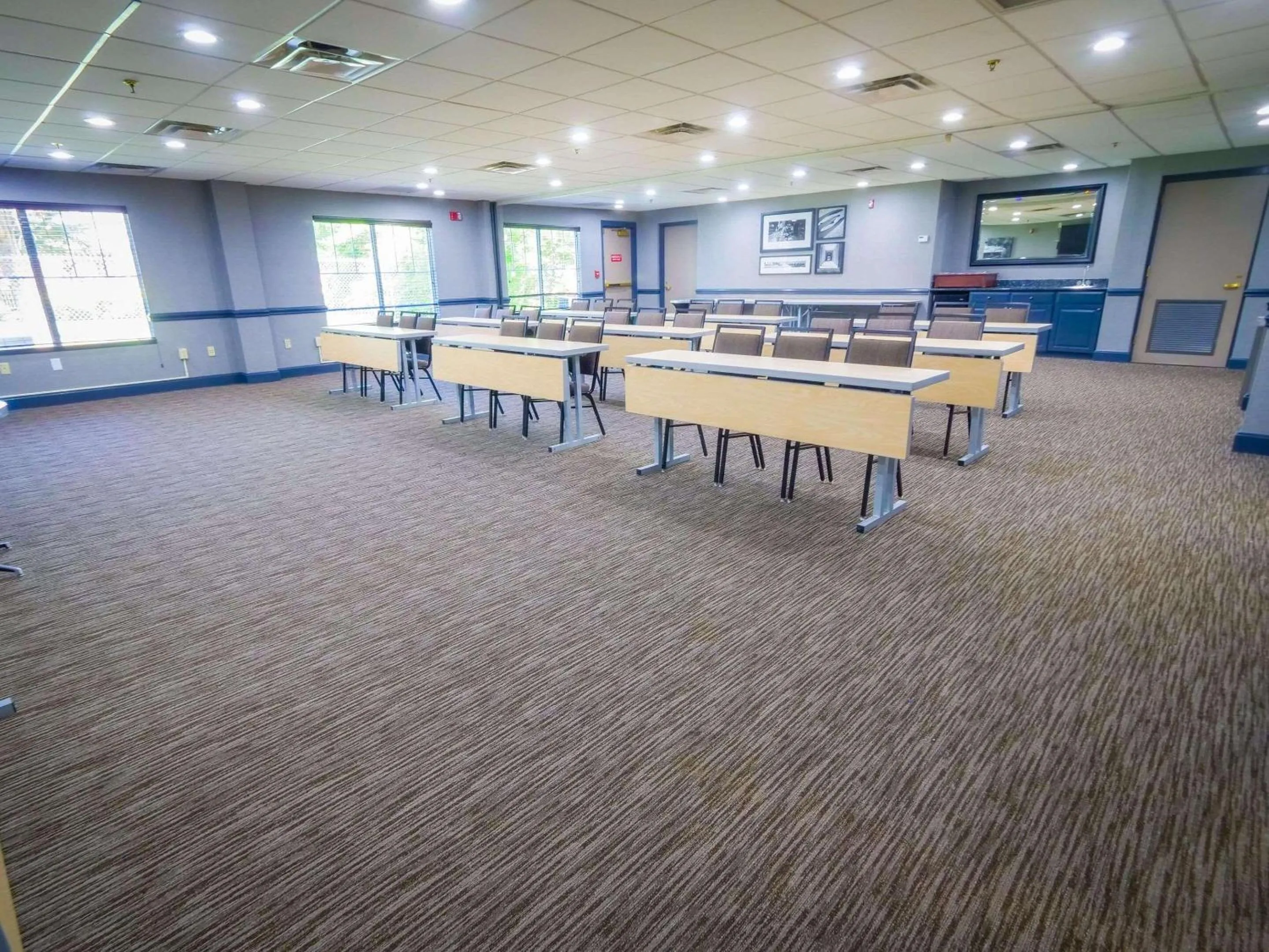 Meeting/conference room in Country Inn & Suites by Radisson, Burlington Elon , NC