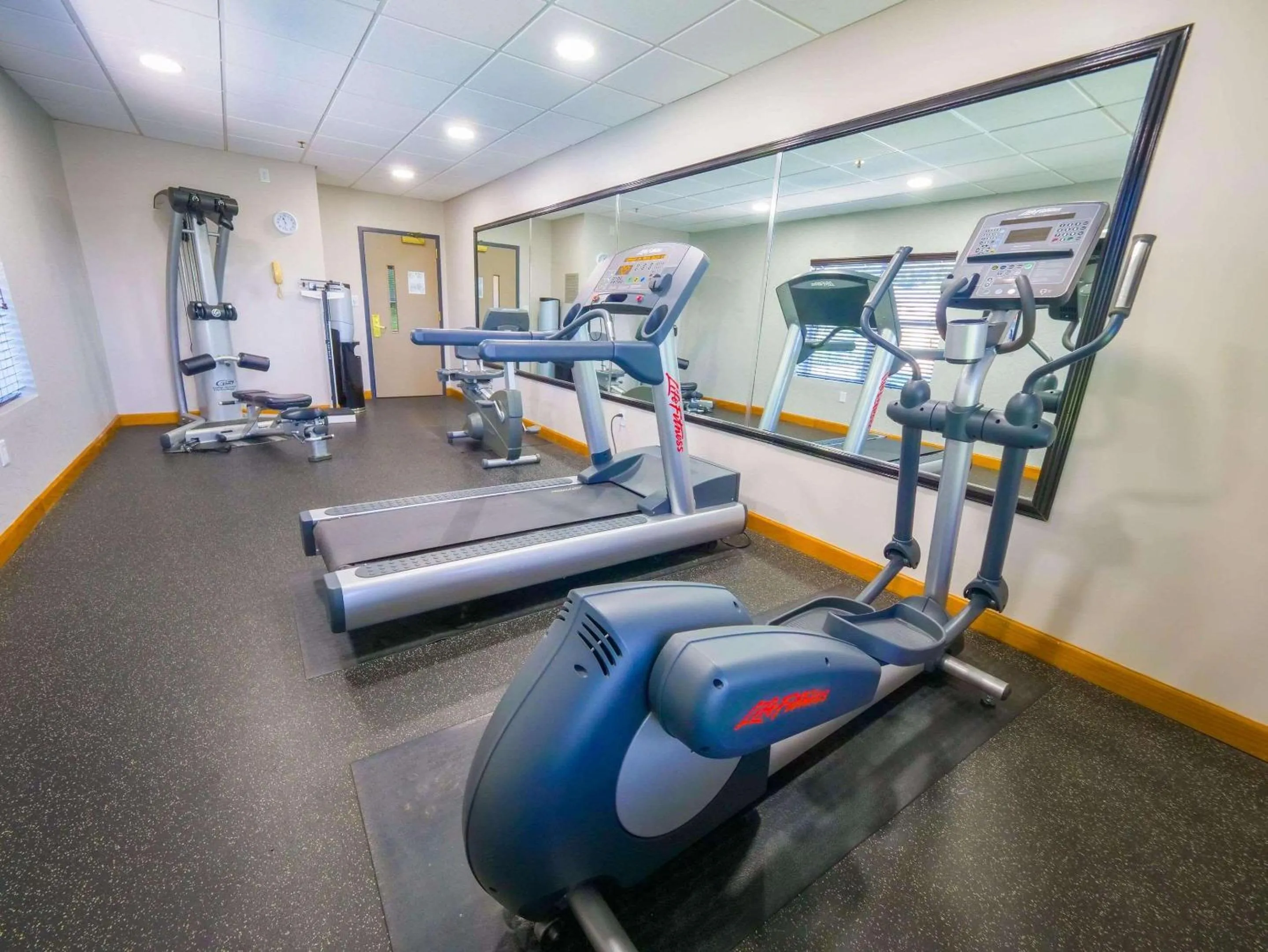 Fitness centre/facilities in Country Inn & Suites by Radisson, Burlington Elon , NC