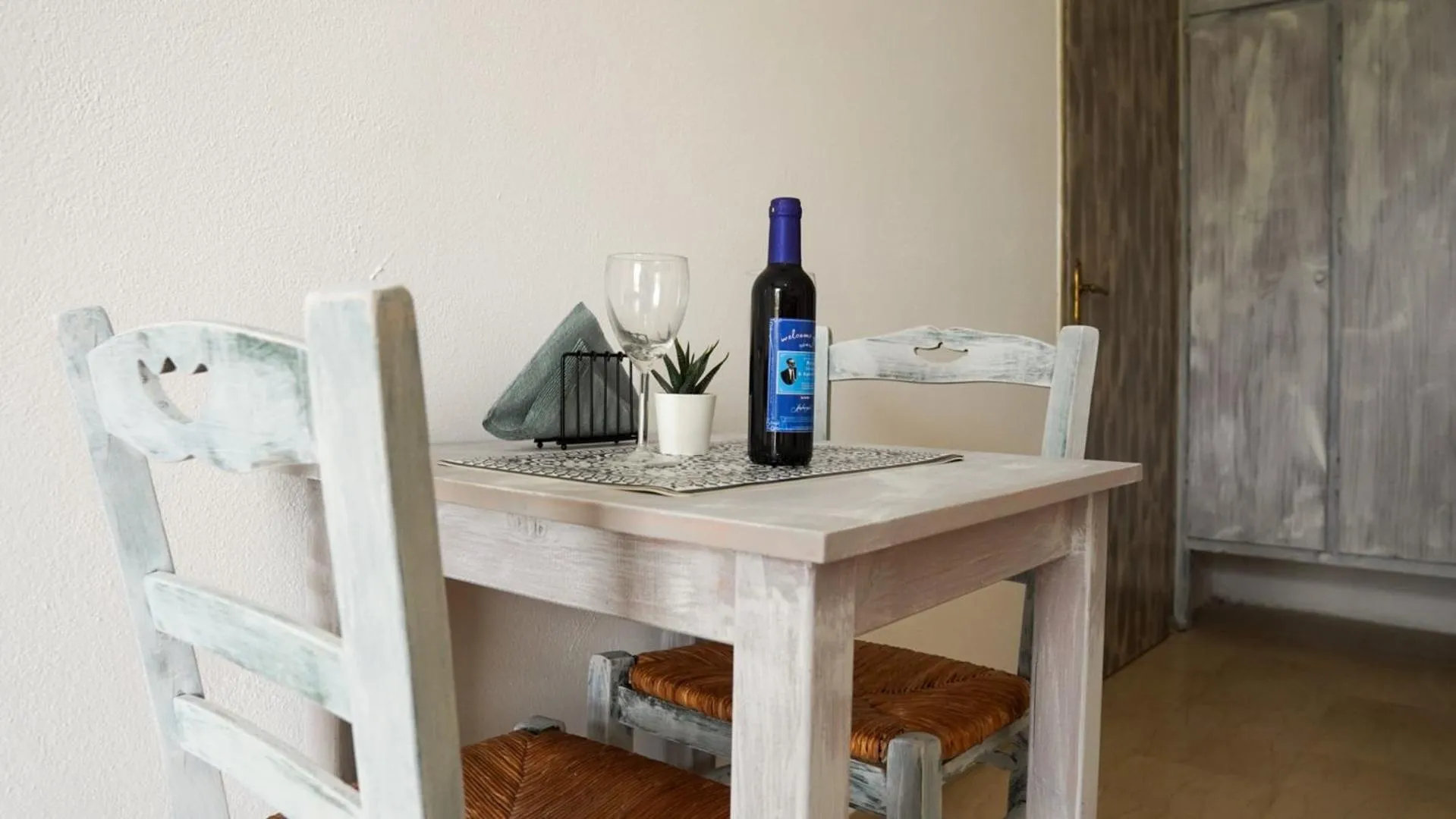 Food and drinks in Pittas Studios