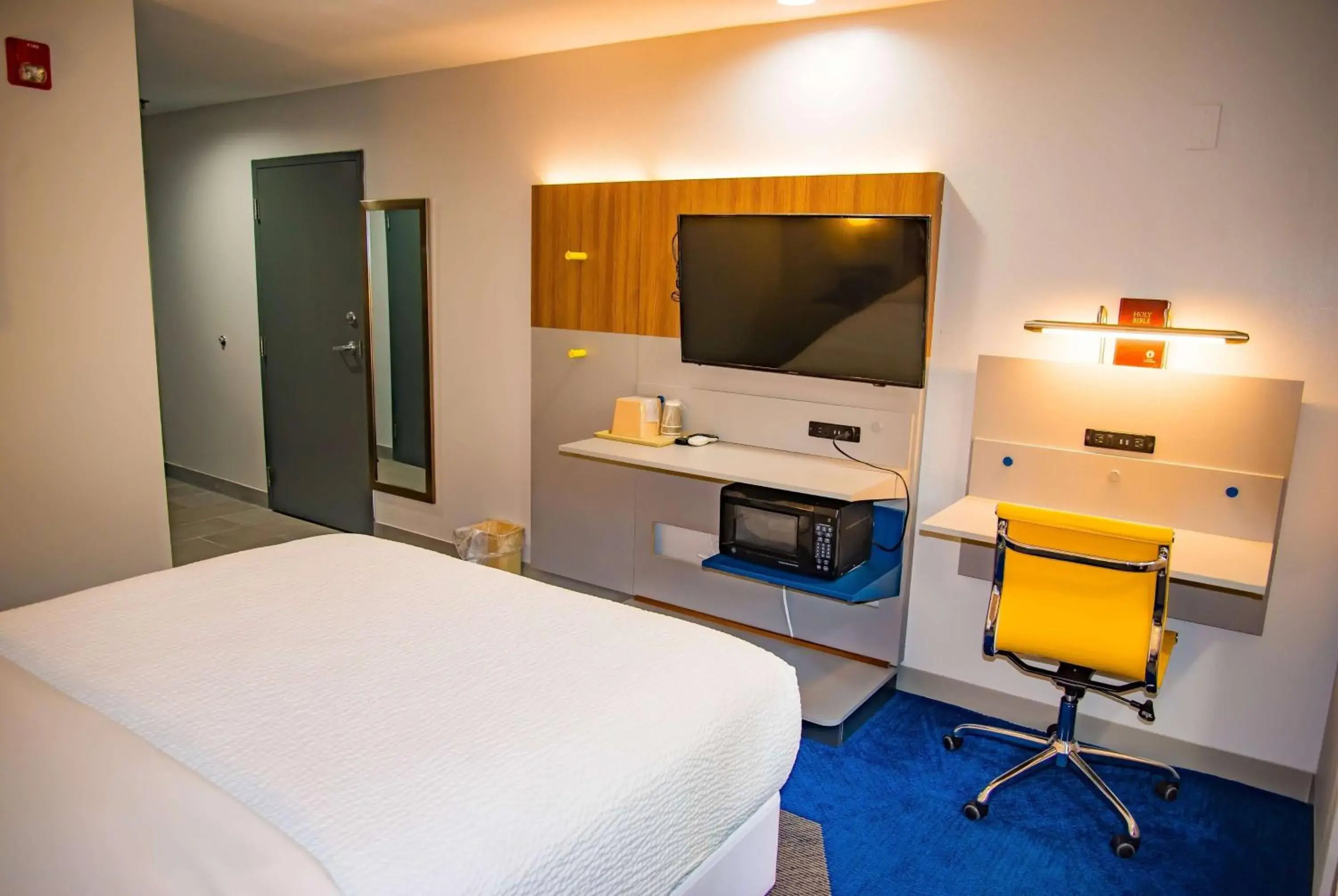 Queen Room with Bath Tub - Mobility Accessible/Non-Smoking in Microtel Inn & Suites by Wyndham Daphne Queen Room with Bath Tub - Mobility Accessible/Non-Smoking in Microtel Inn & Suites by Wyndham Daphne