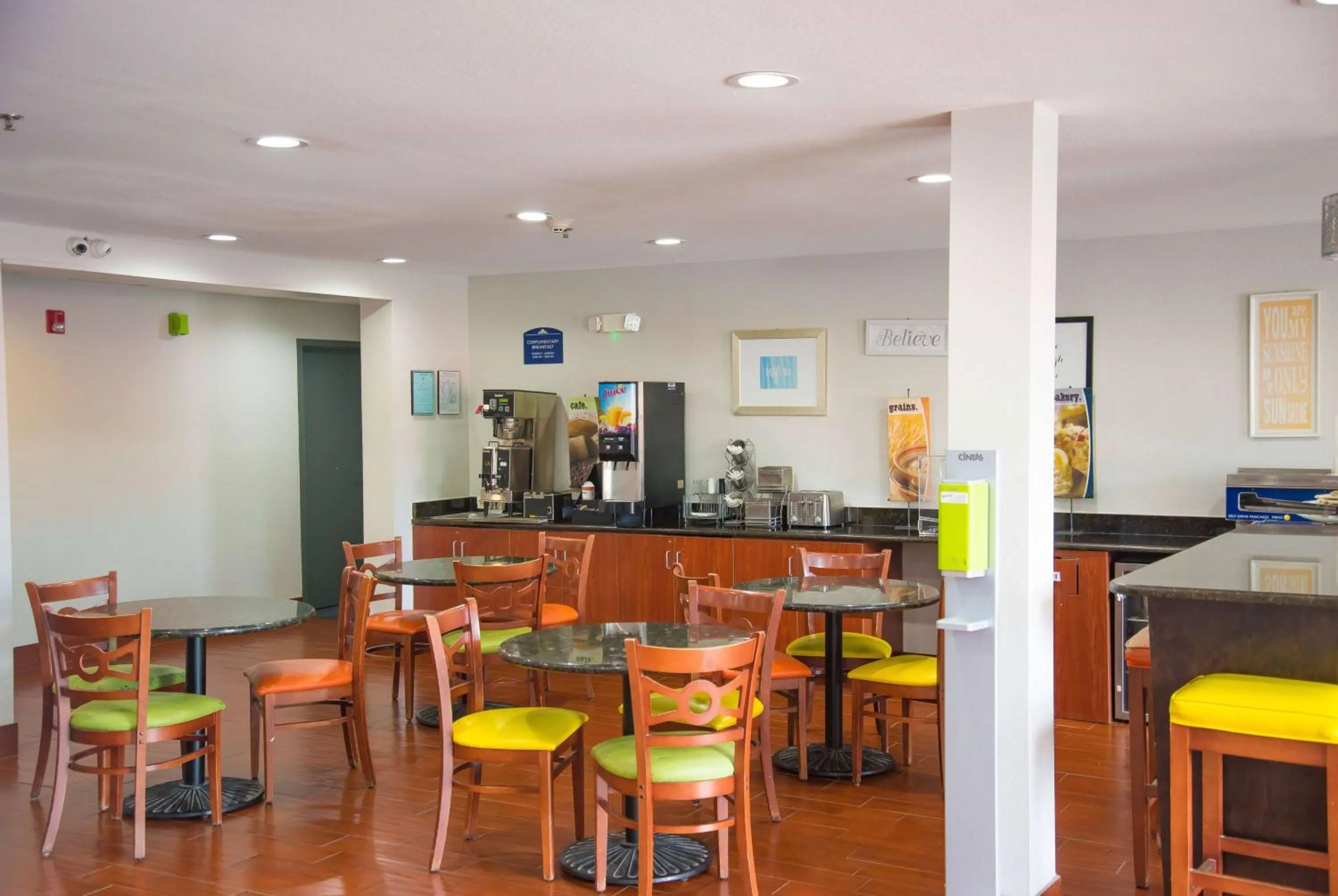 Breakfast in Microtel Inn & Suites by Wyndham Daphne