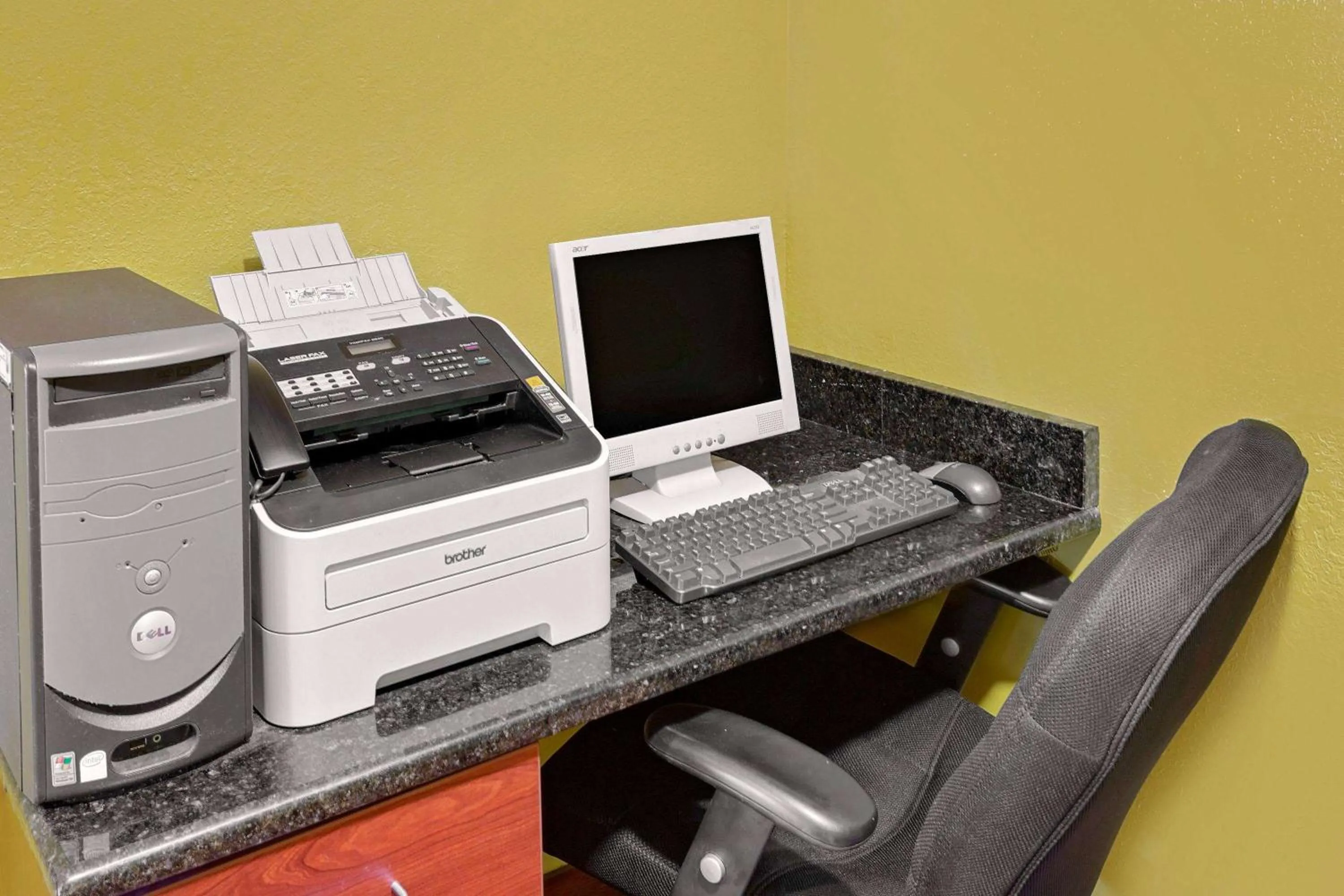 Business facilities in Microtel Inn & Suites by Wyndham Daphne