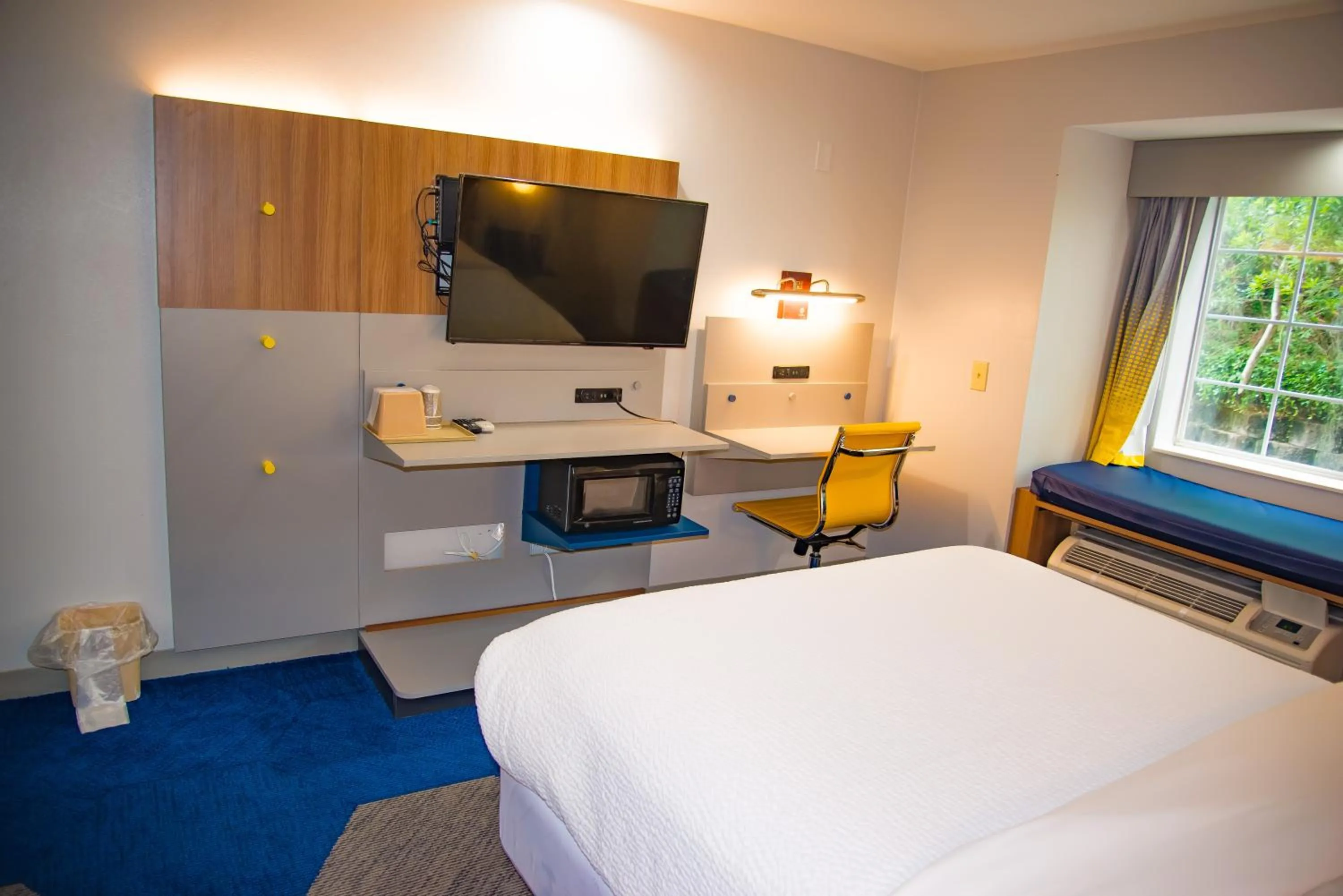 Bedroom, Bed in Microtel Inn & Suites by Wyndham Daphne