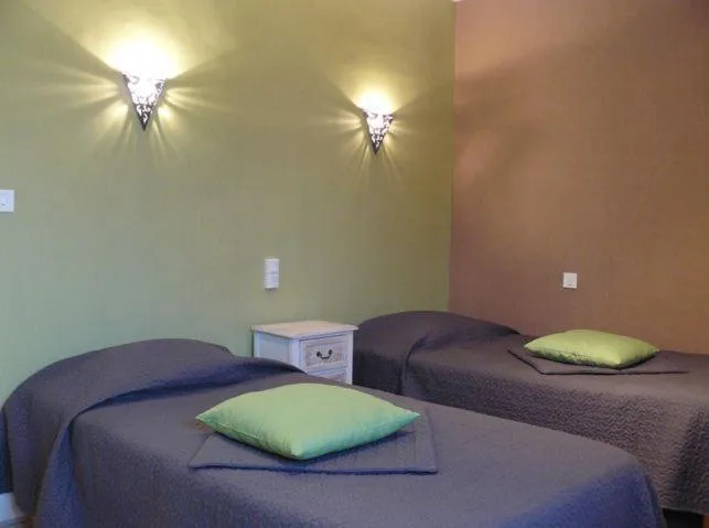 Photo of the whole room, Bed in Hôtel du Commerce