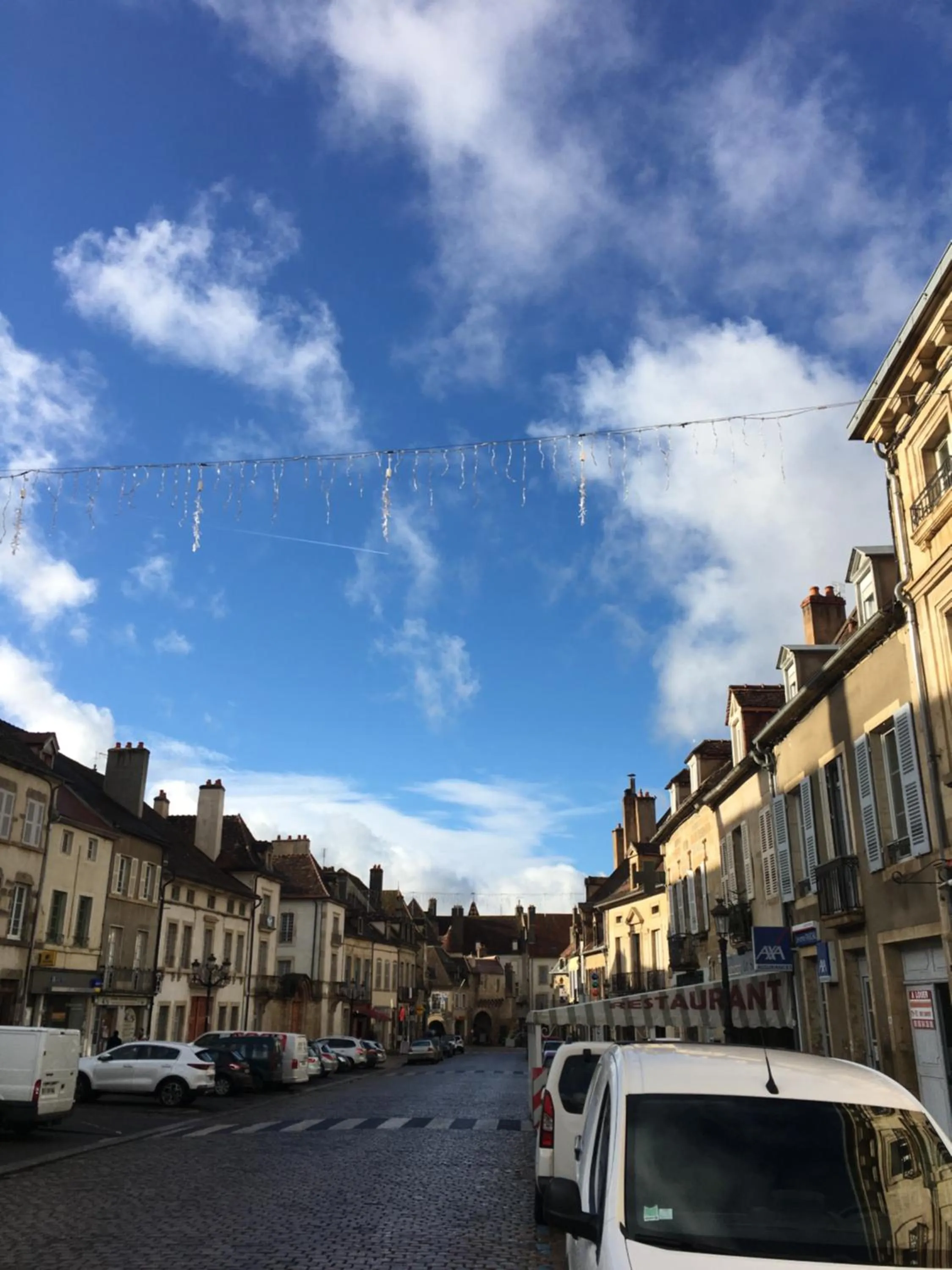 Property building in Hôtel du Commerce
