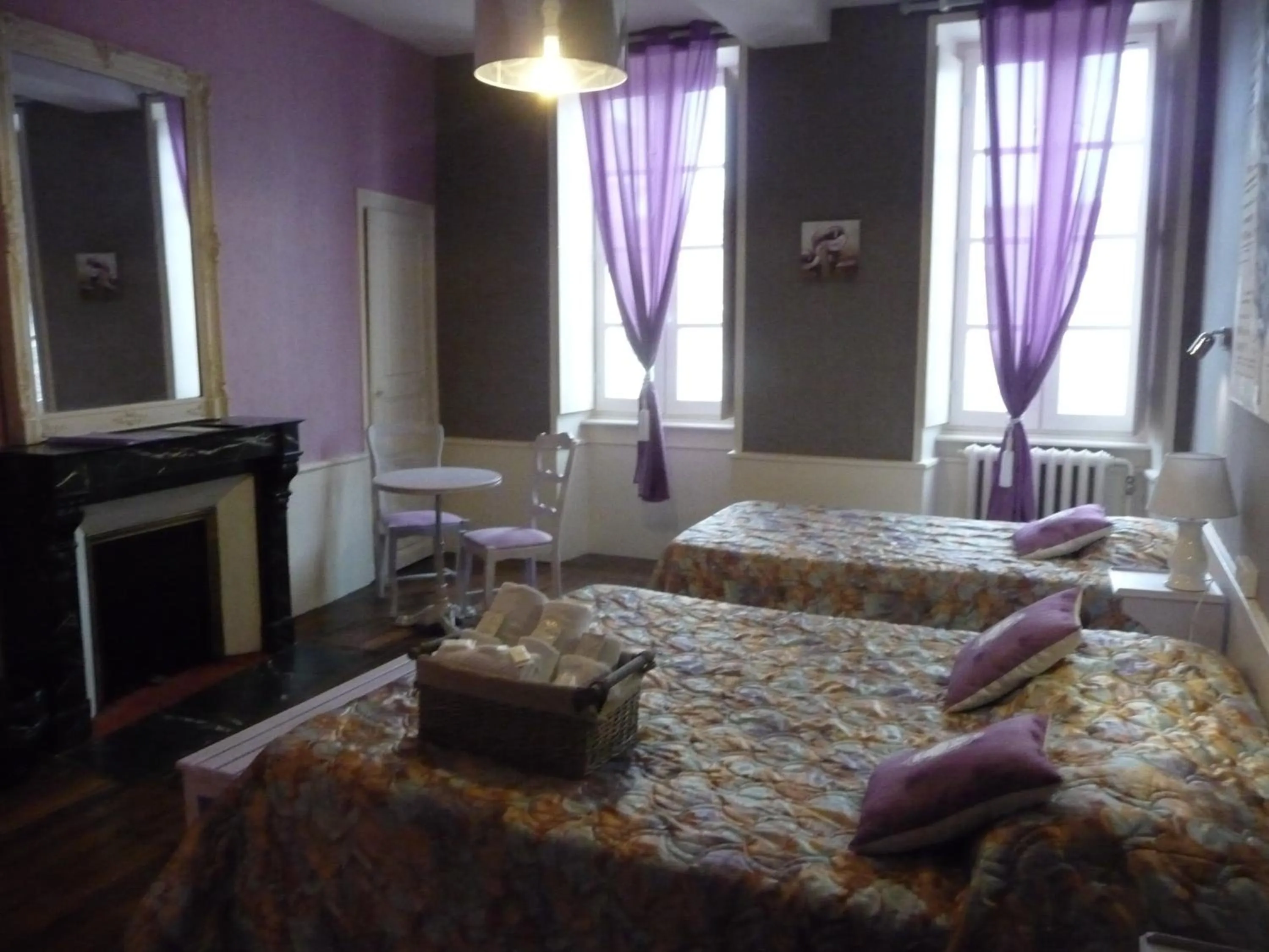 Day, Bed in Hôtel du Commerce