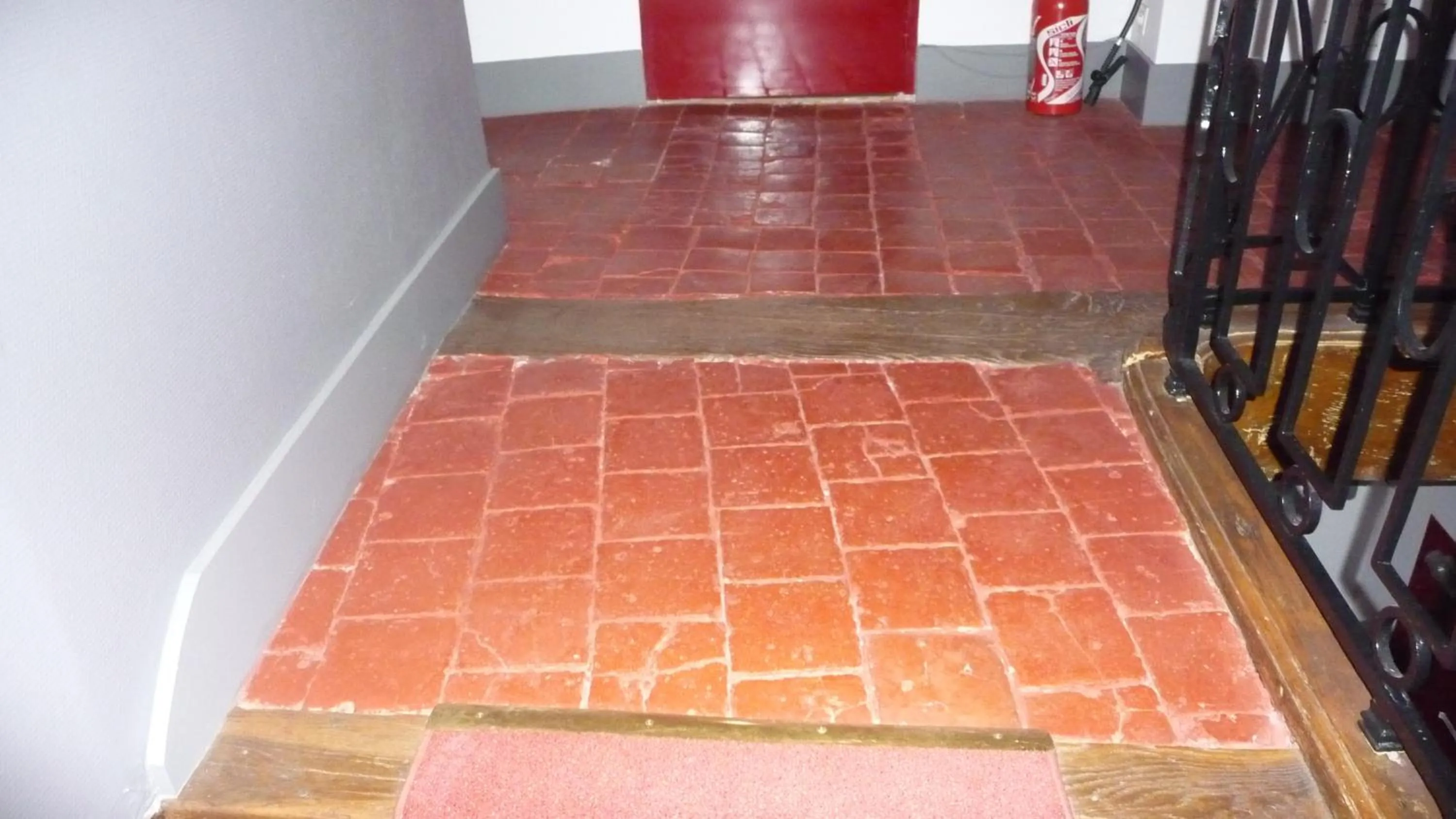 Property building in Hôtel du Commerce