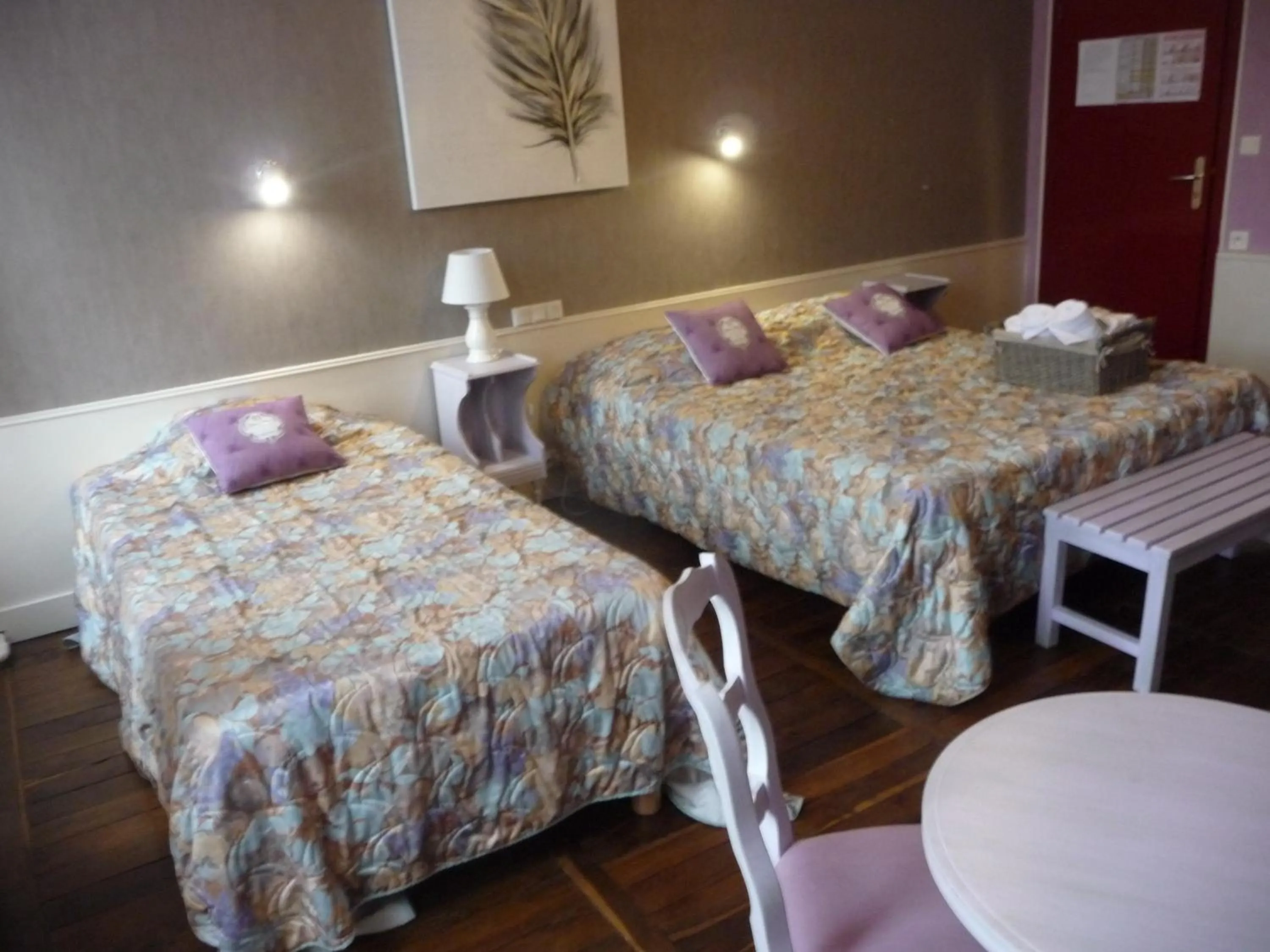 Bedroom, Bed in Hôtel du Commerce