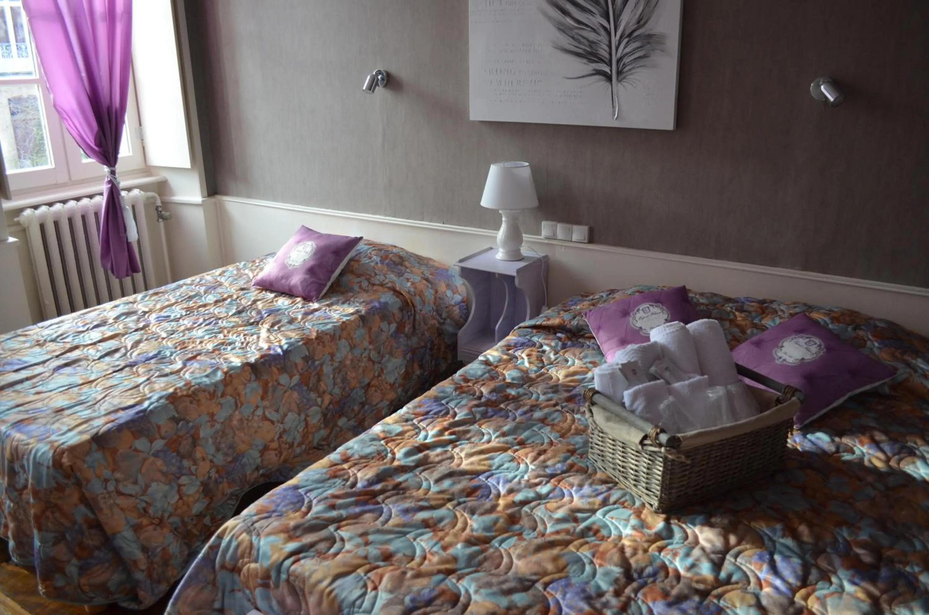 Bed in Hôtel du Commerce