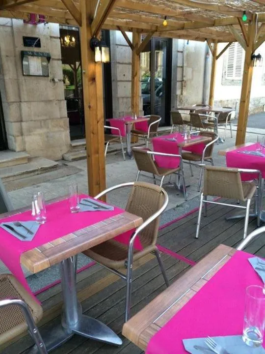 Property building in Hôtel du Commerce