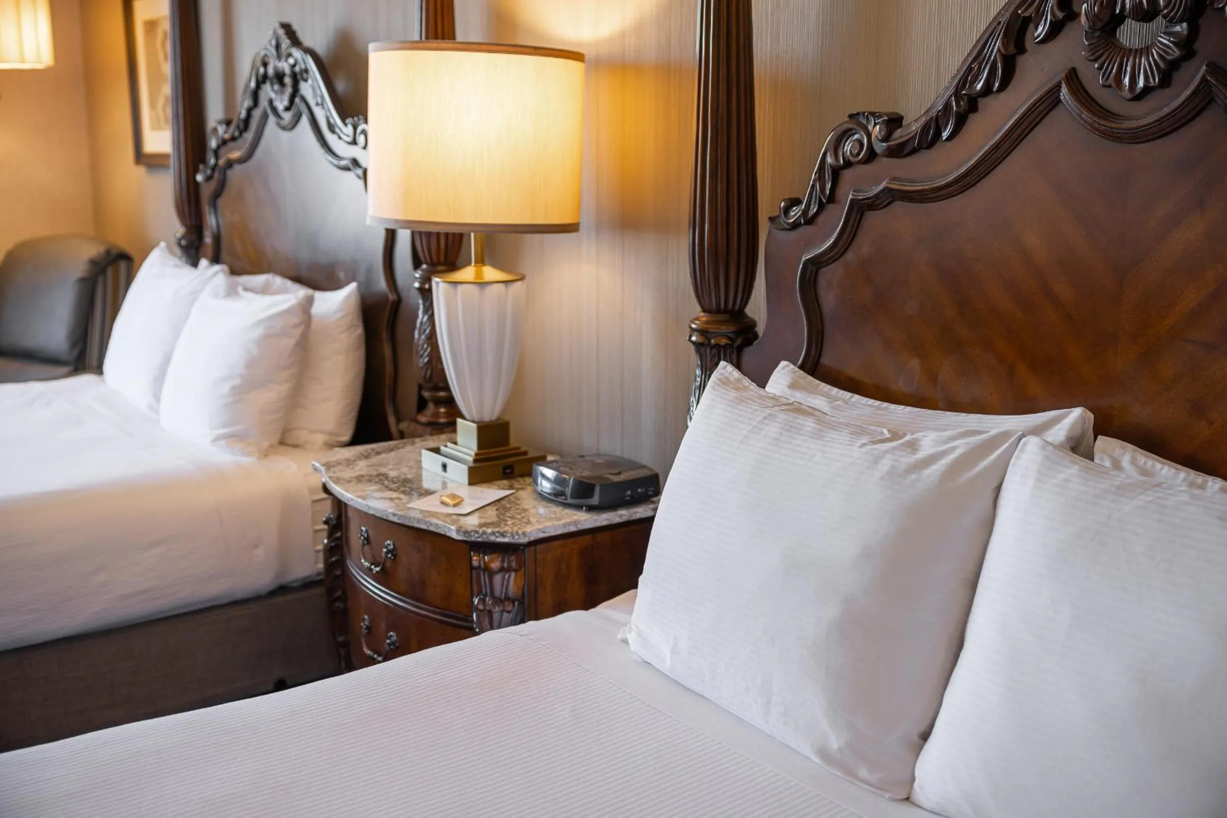 Bed in AmishView Inn & Suites