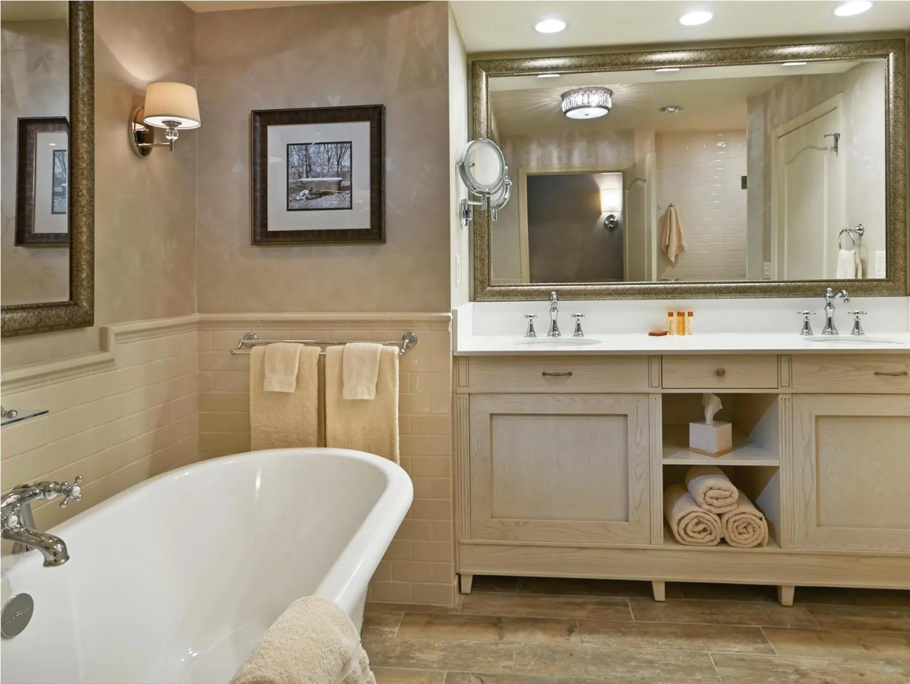 Bathroom in AmishView Inn & Suites