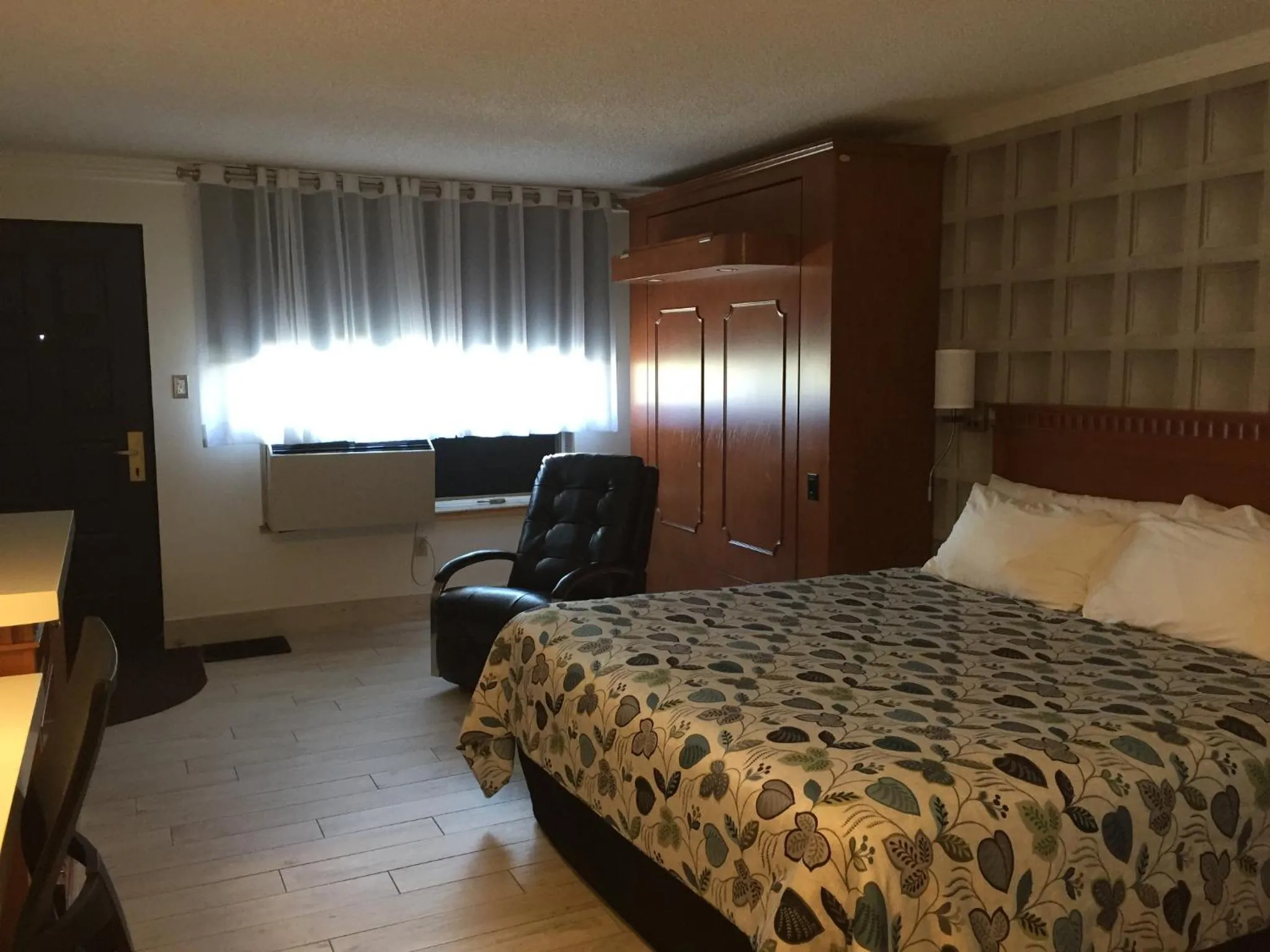 Bedroom, Bed in Amosphère Complexe