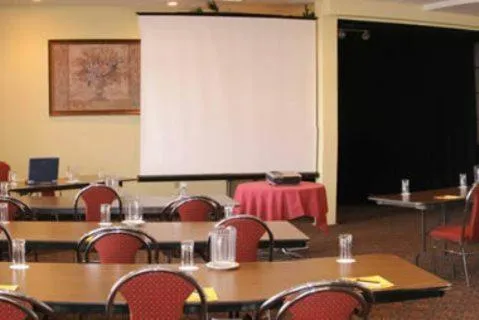 Business facilities in Amosphère Complexe