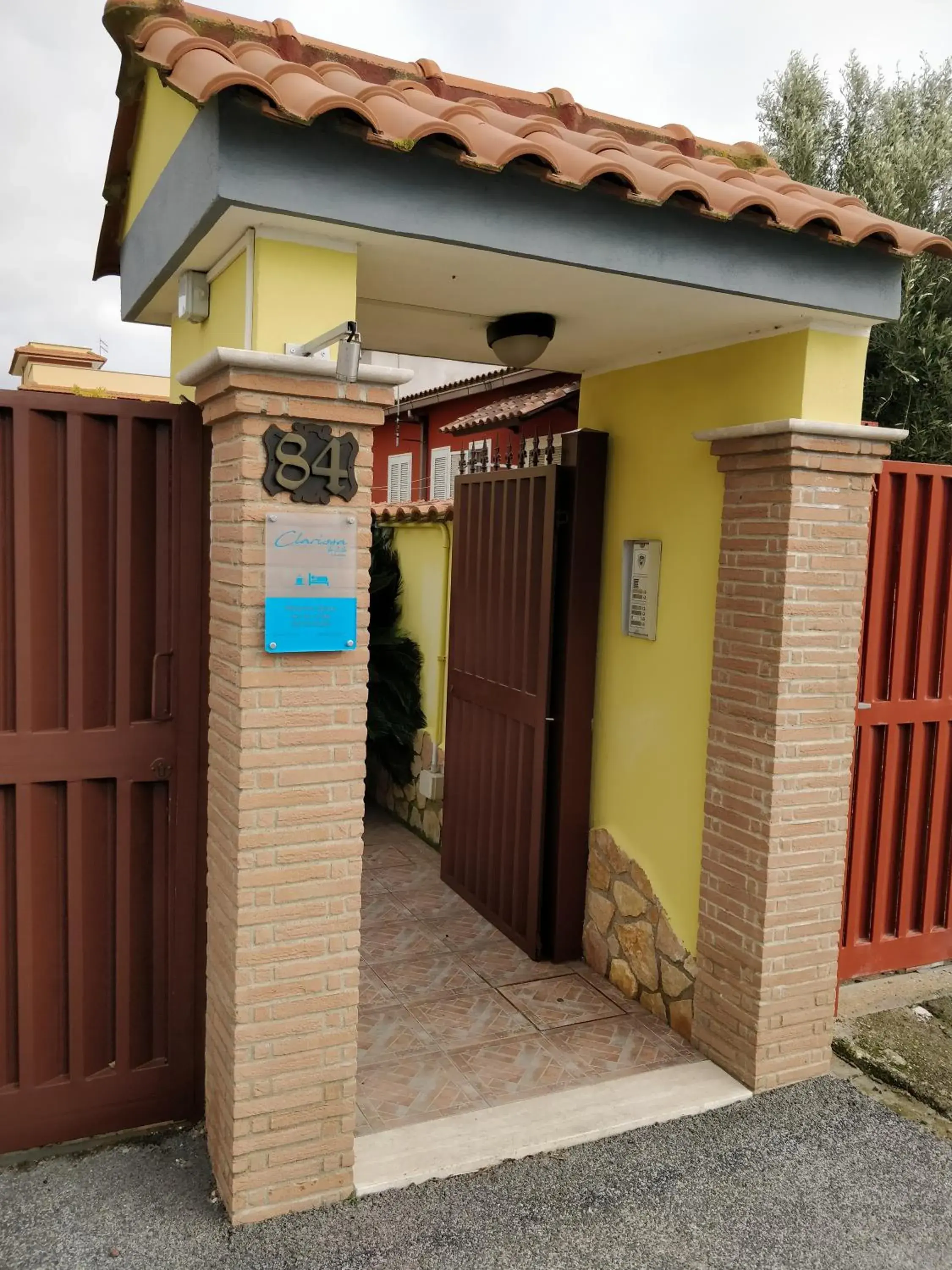 Single Room with Bathroom - single occupancy in CLARISSABEB Single Room with Bathroom - single occupancy in CLARISSABEB