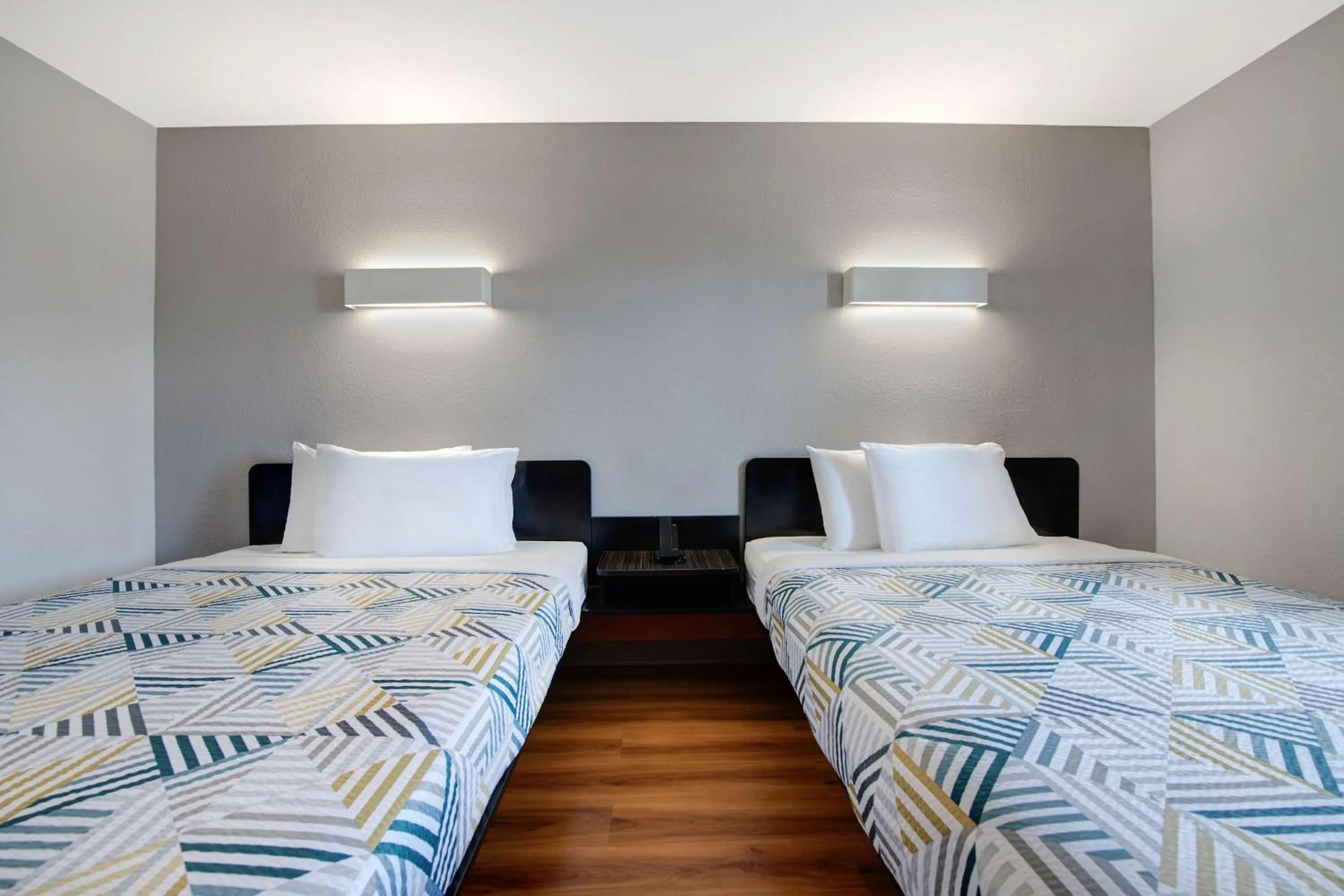 Bedroom, Bed in Motel 6-Sulphur Springs, TX