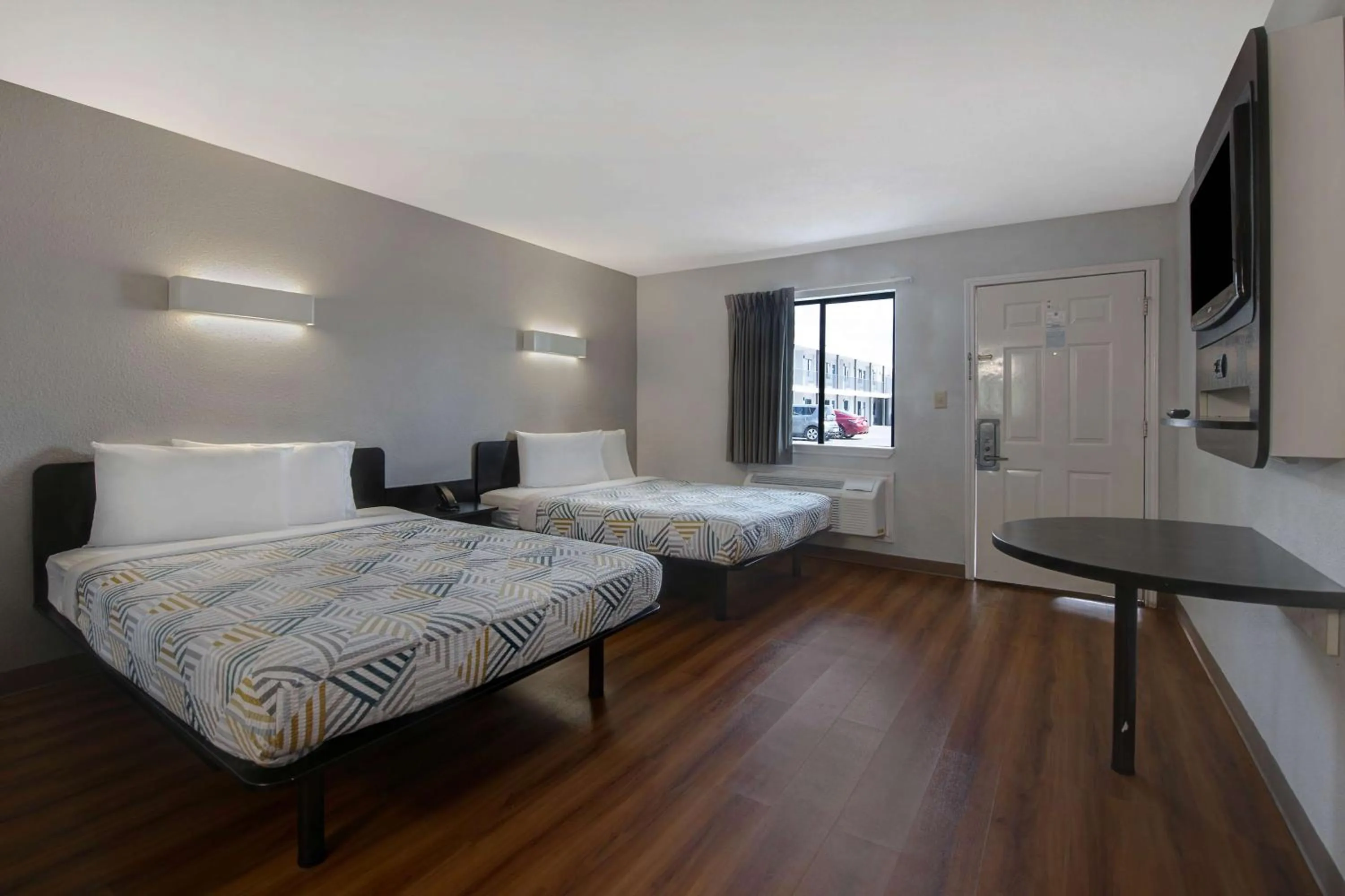 Bedroom, Bed in Motel 6-Sulphur Springs, TX