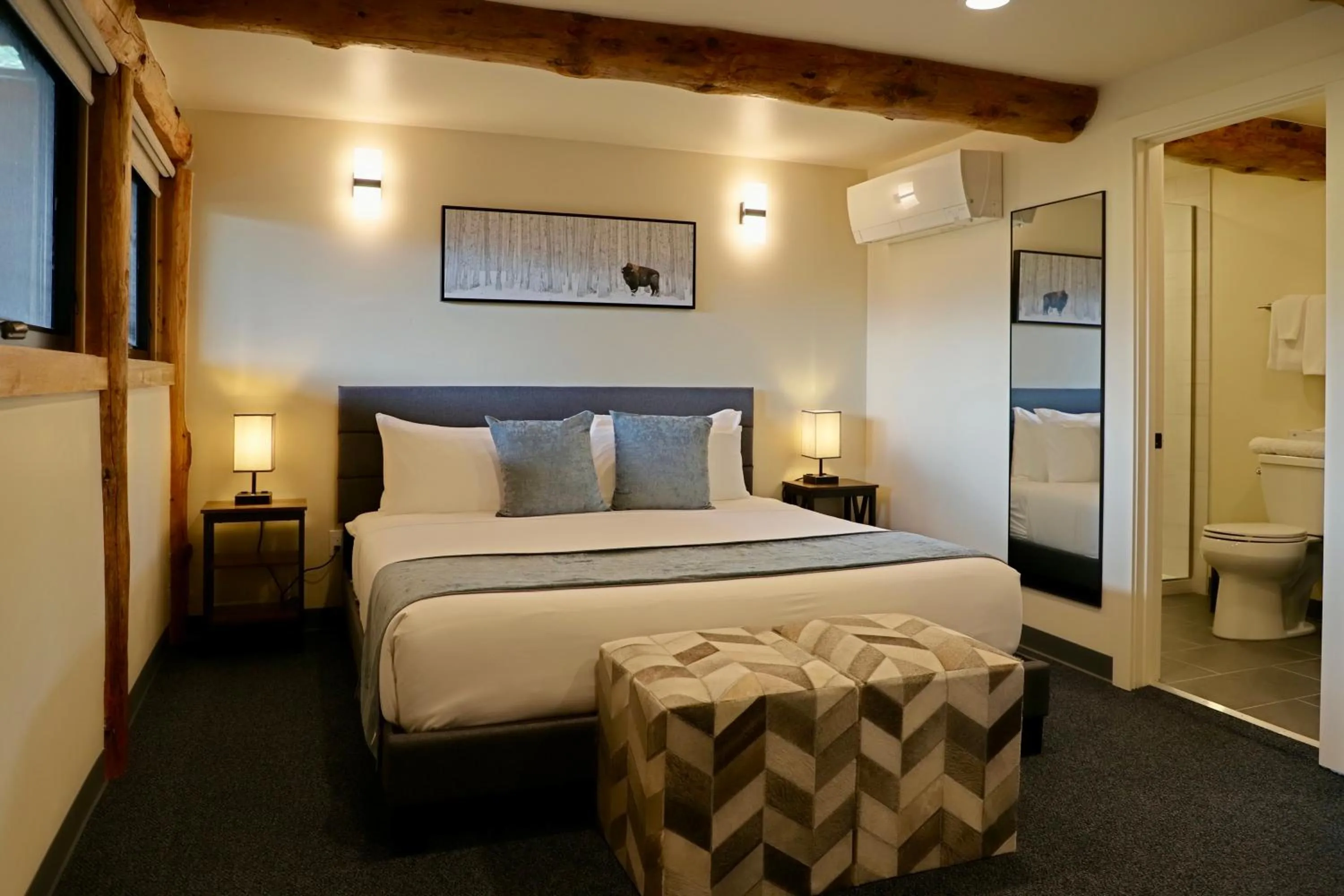 Photo of the whole room, Bed in Chipeta Lodge