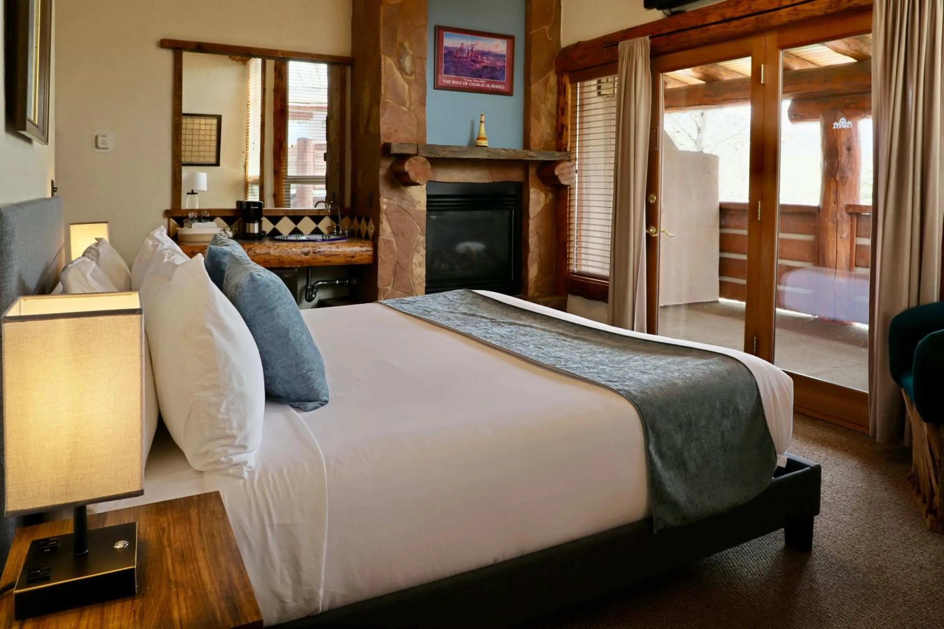Photo of the whole room, Bed in Chipeta Lodge