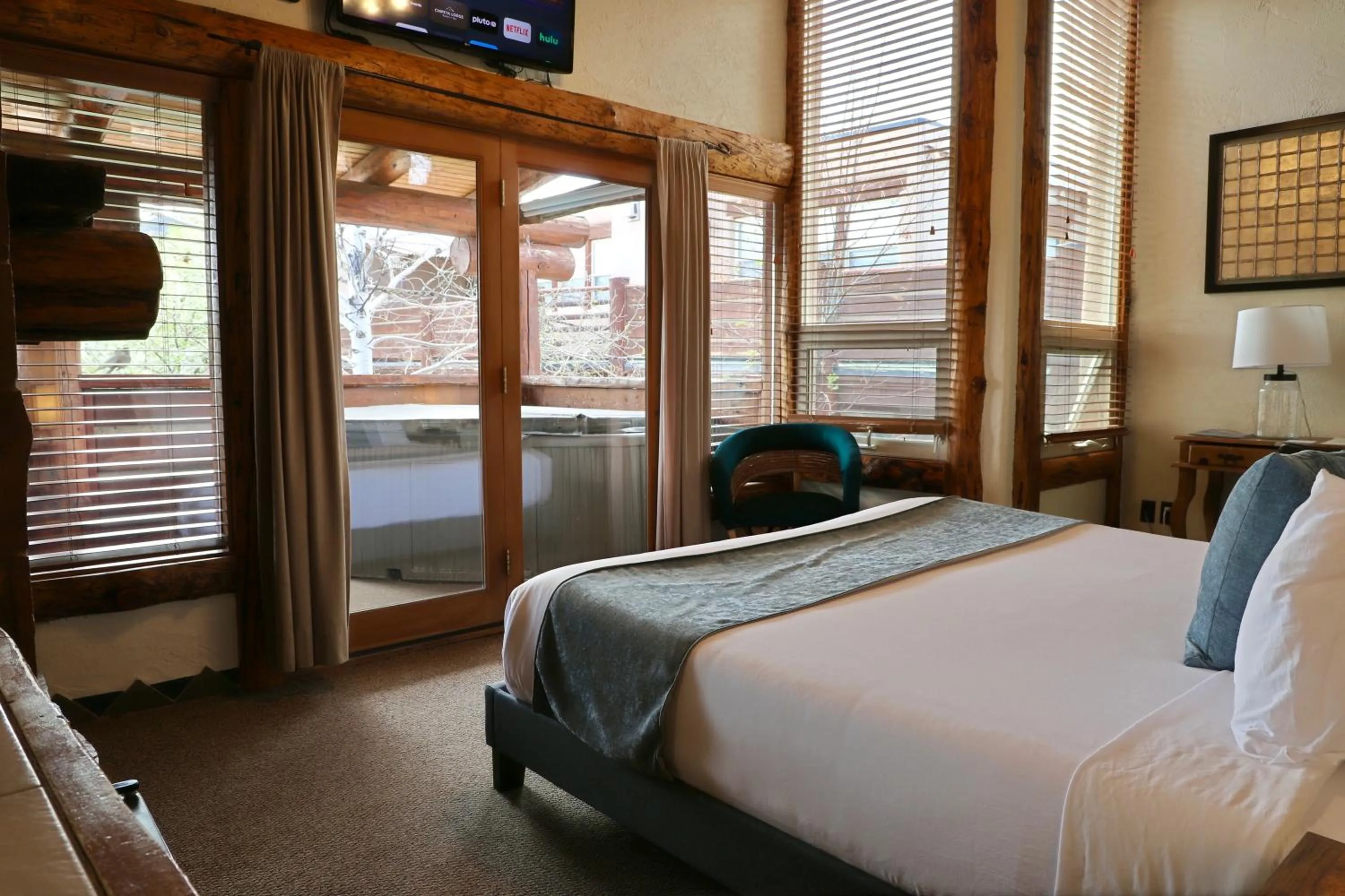 Photo of the whole room, Bed in Chipeta Lodge