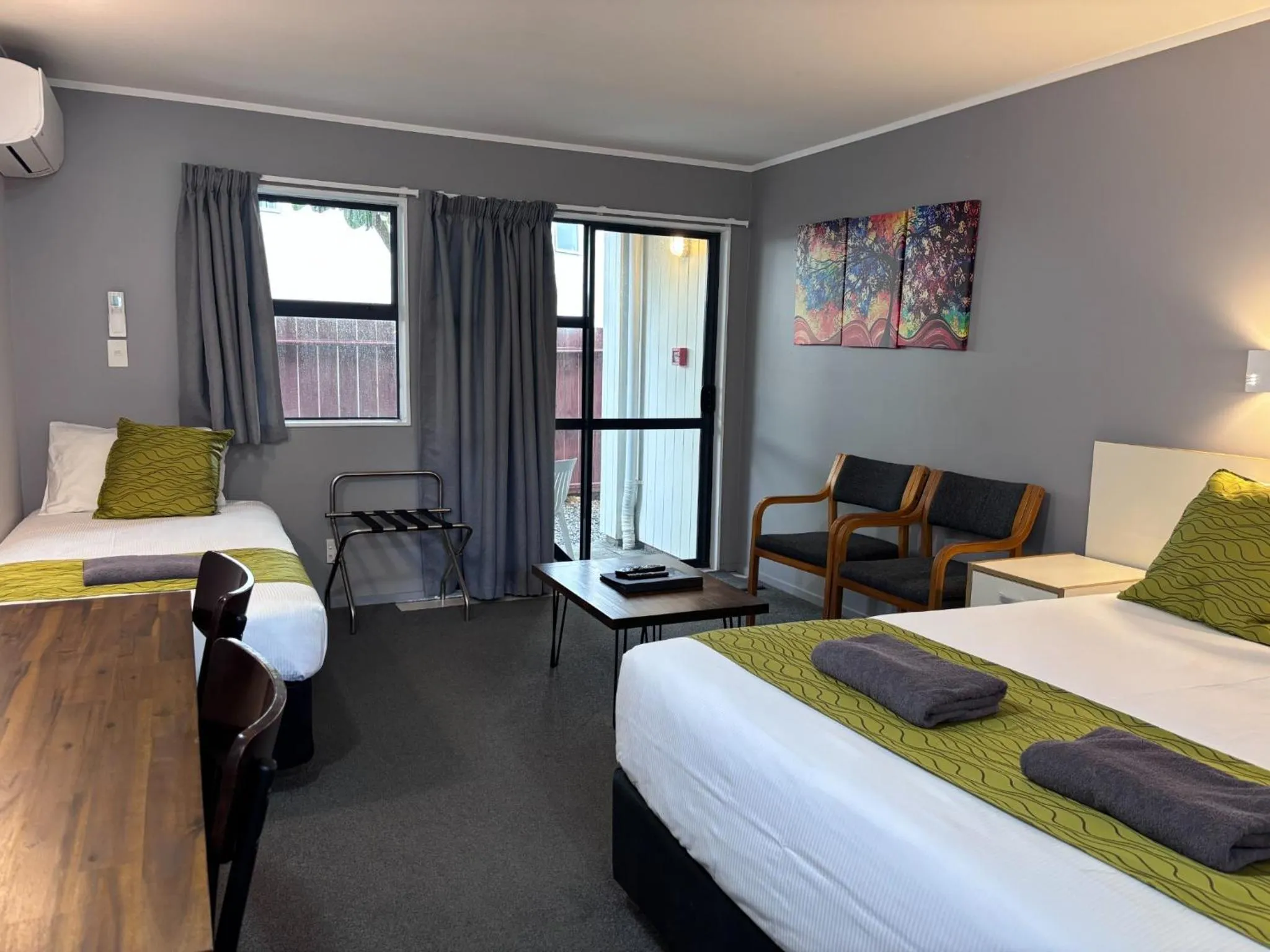 Bedroom, Bed in Wrights by the Sea Motel