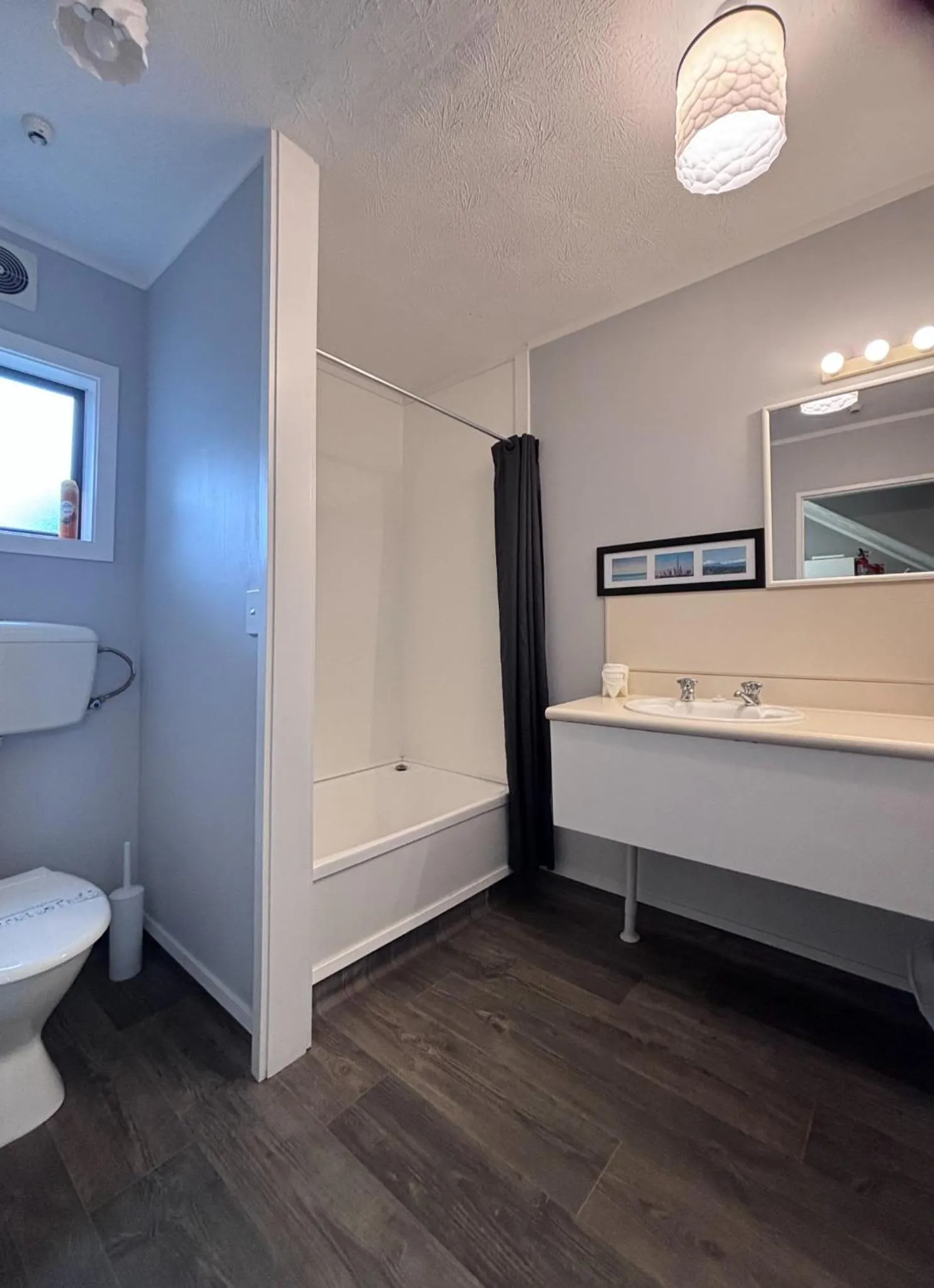 Toilet in Wrights by the Sea Motel