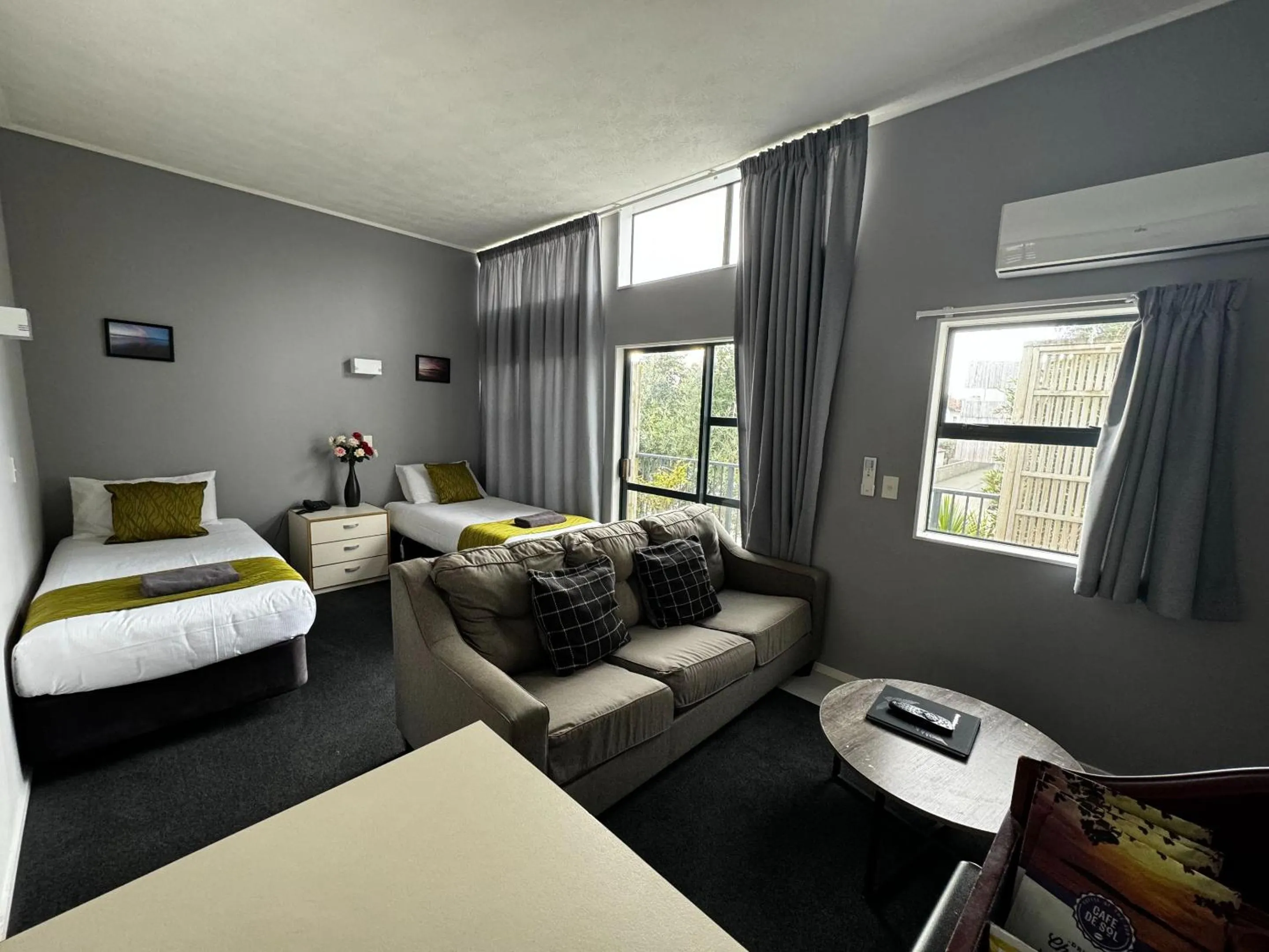 Bed in Wrights by the Sea Motel