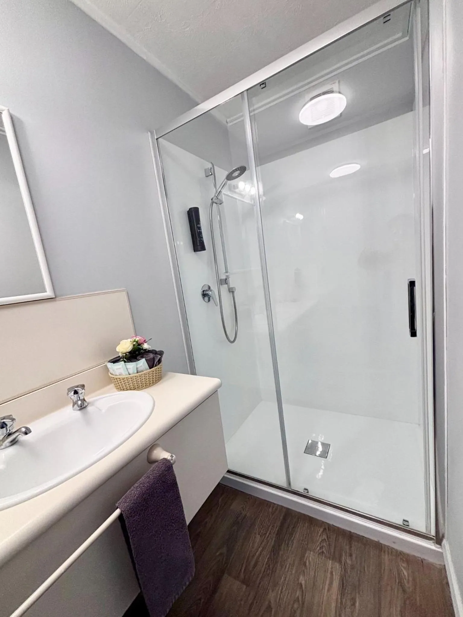 Shower in Wrights by the Sea Motel