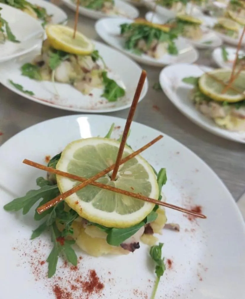 Restaurant/places to eat in HOTEL CONDOR