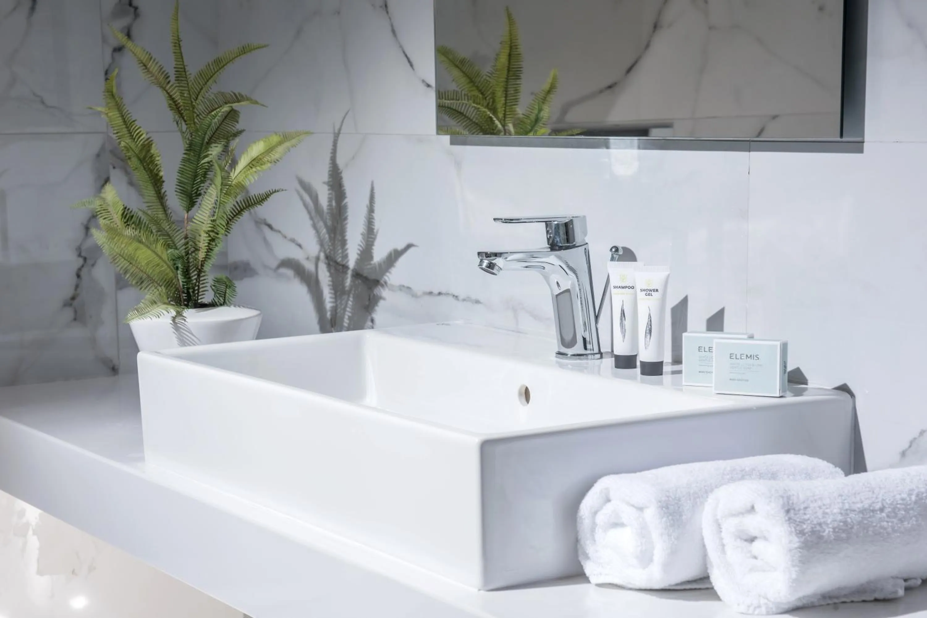 Bathroom in Alexander House Hotel