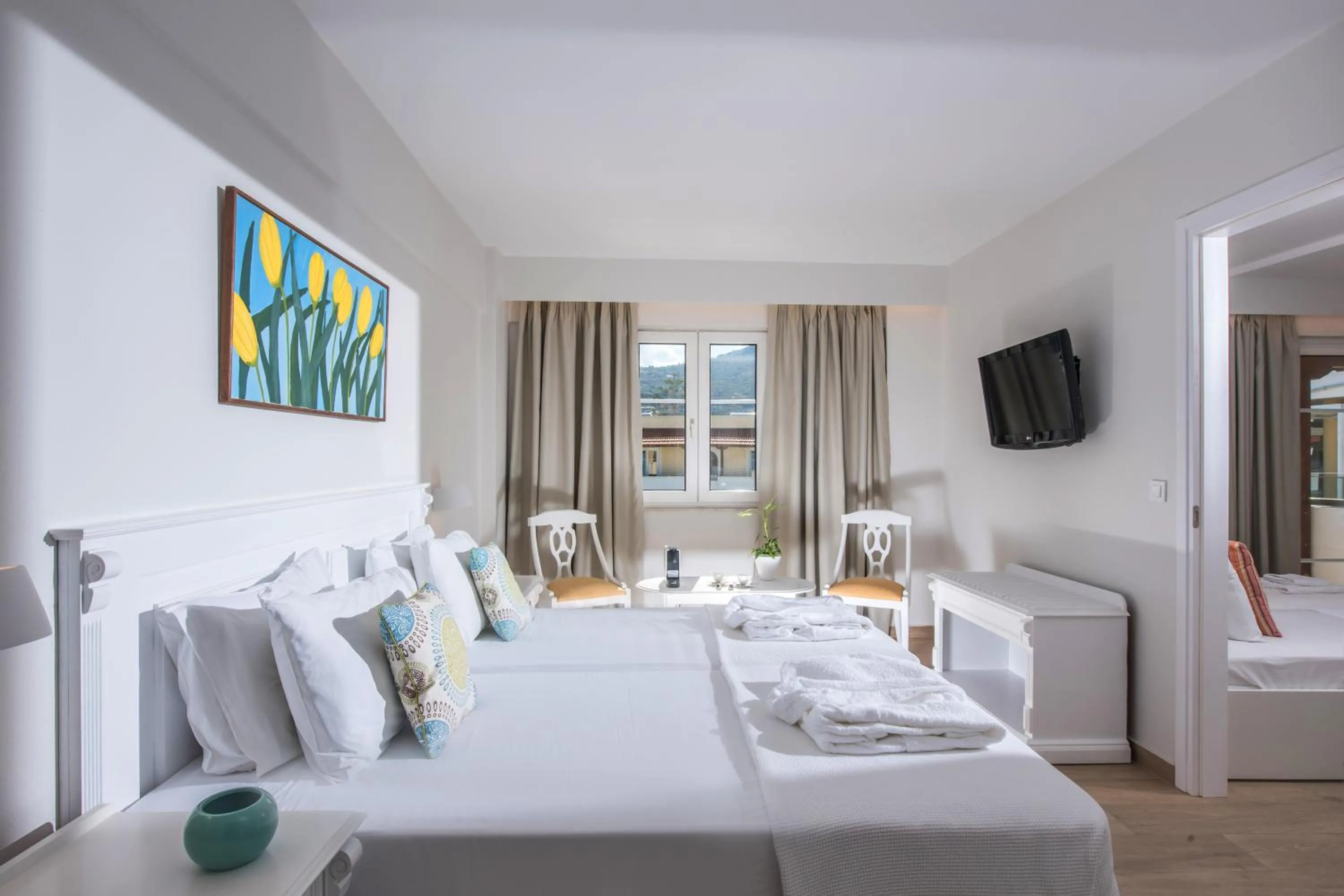 Bedroom, Bed in Alexander House Hotel