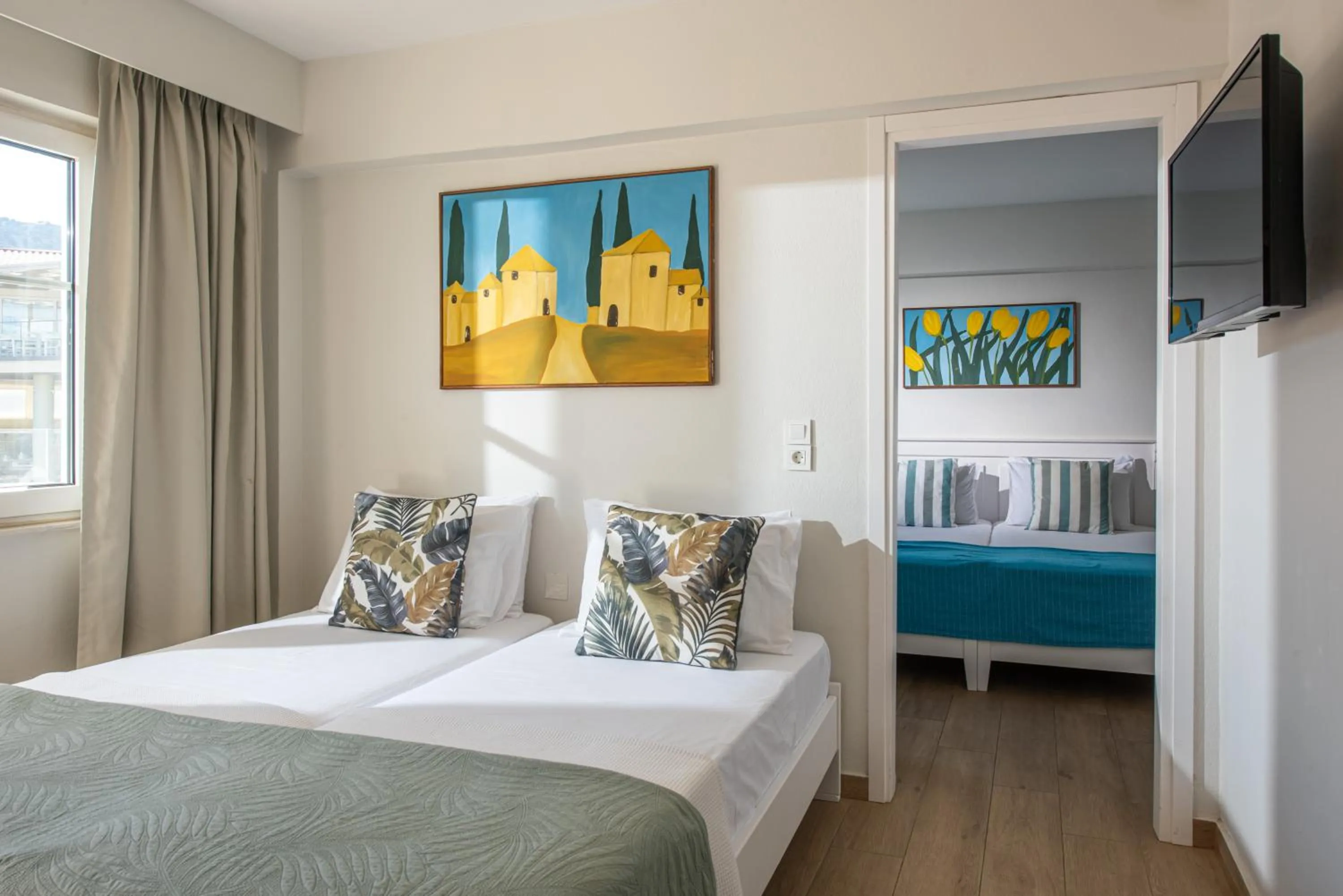 Photo of the whole room, Bed in Alexander House Hotel