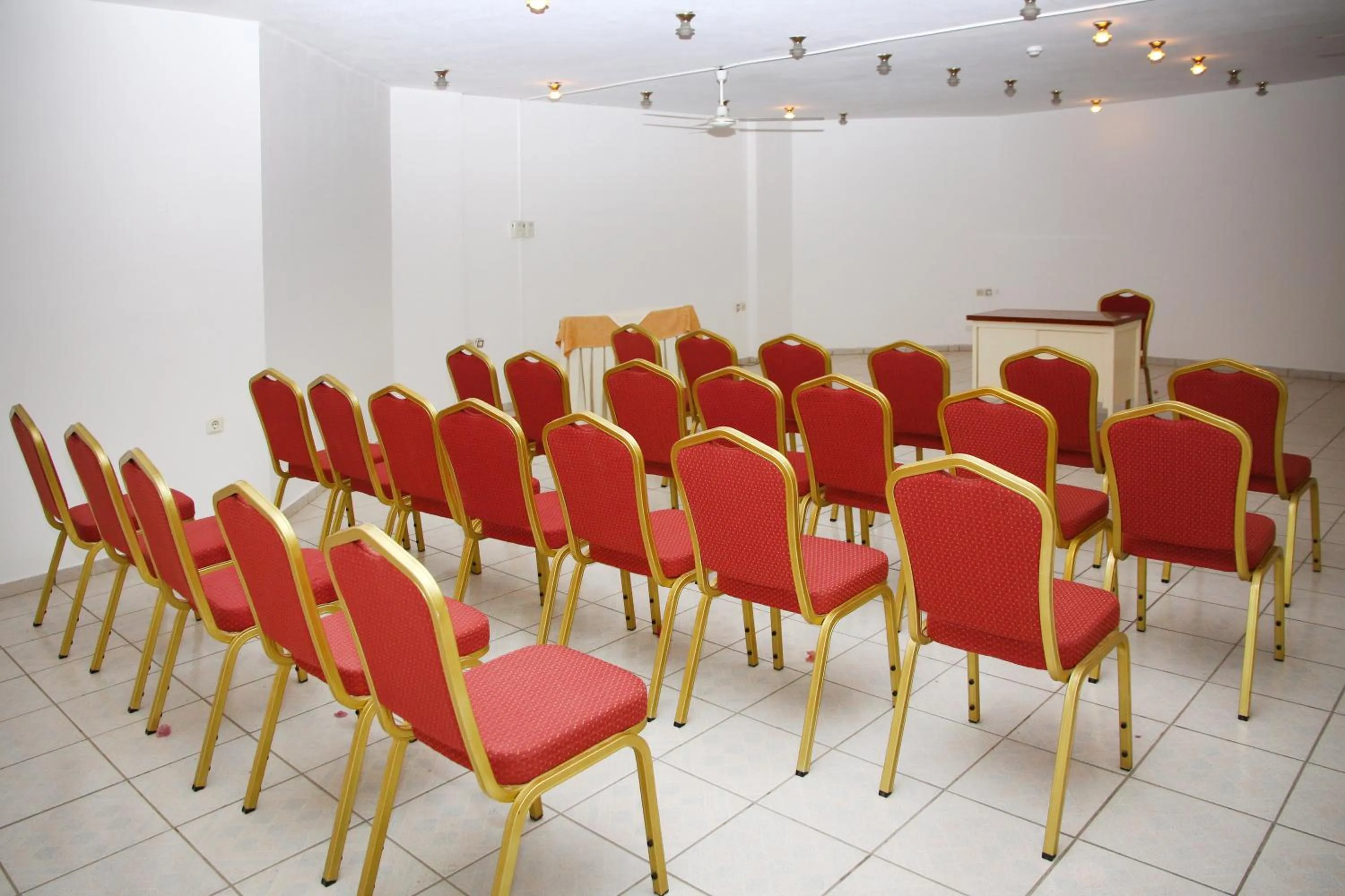Meeting/conference room in Alexander House Hotel