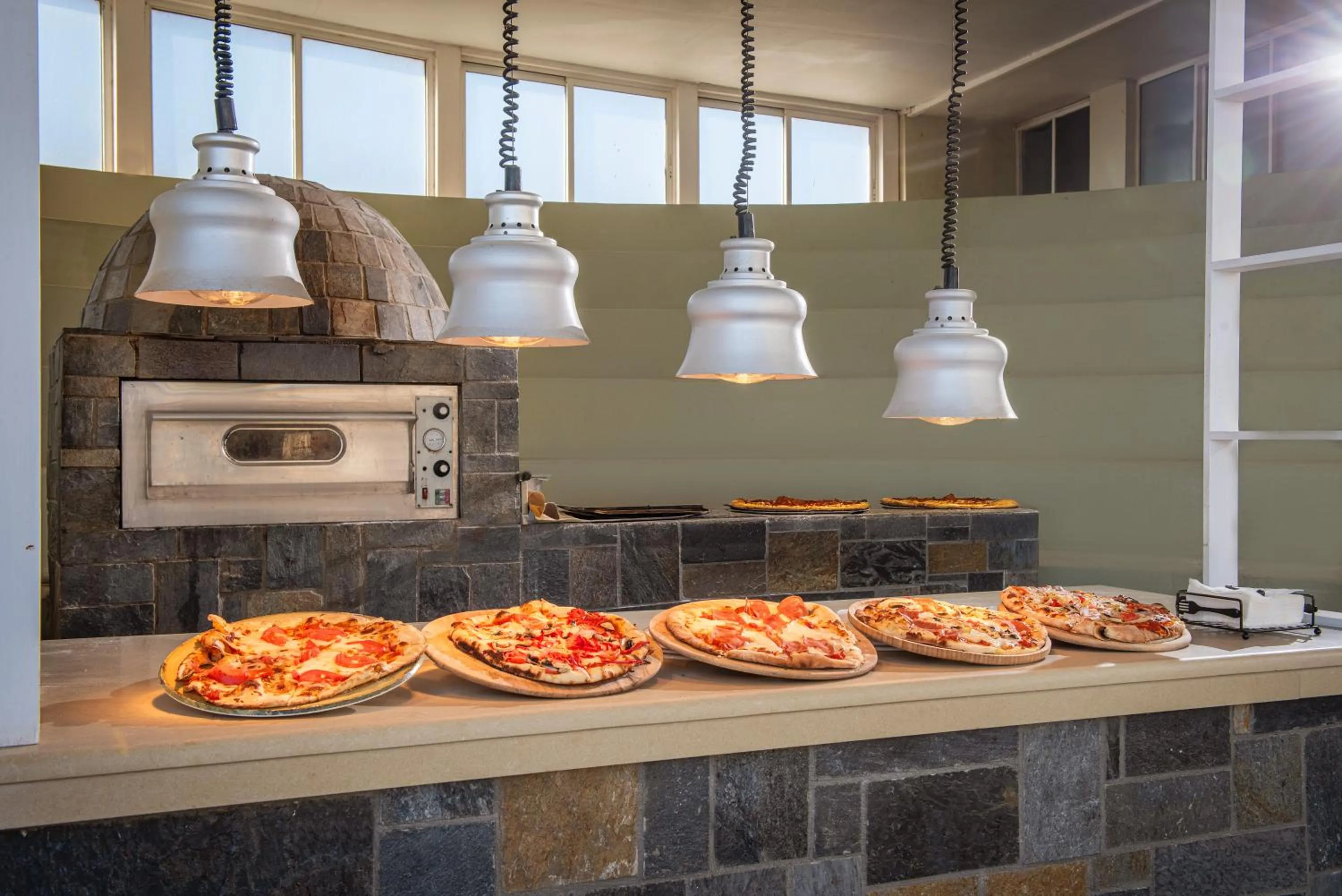 Restaurant/places to eat in Alexander House Hotel