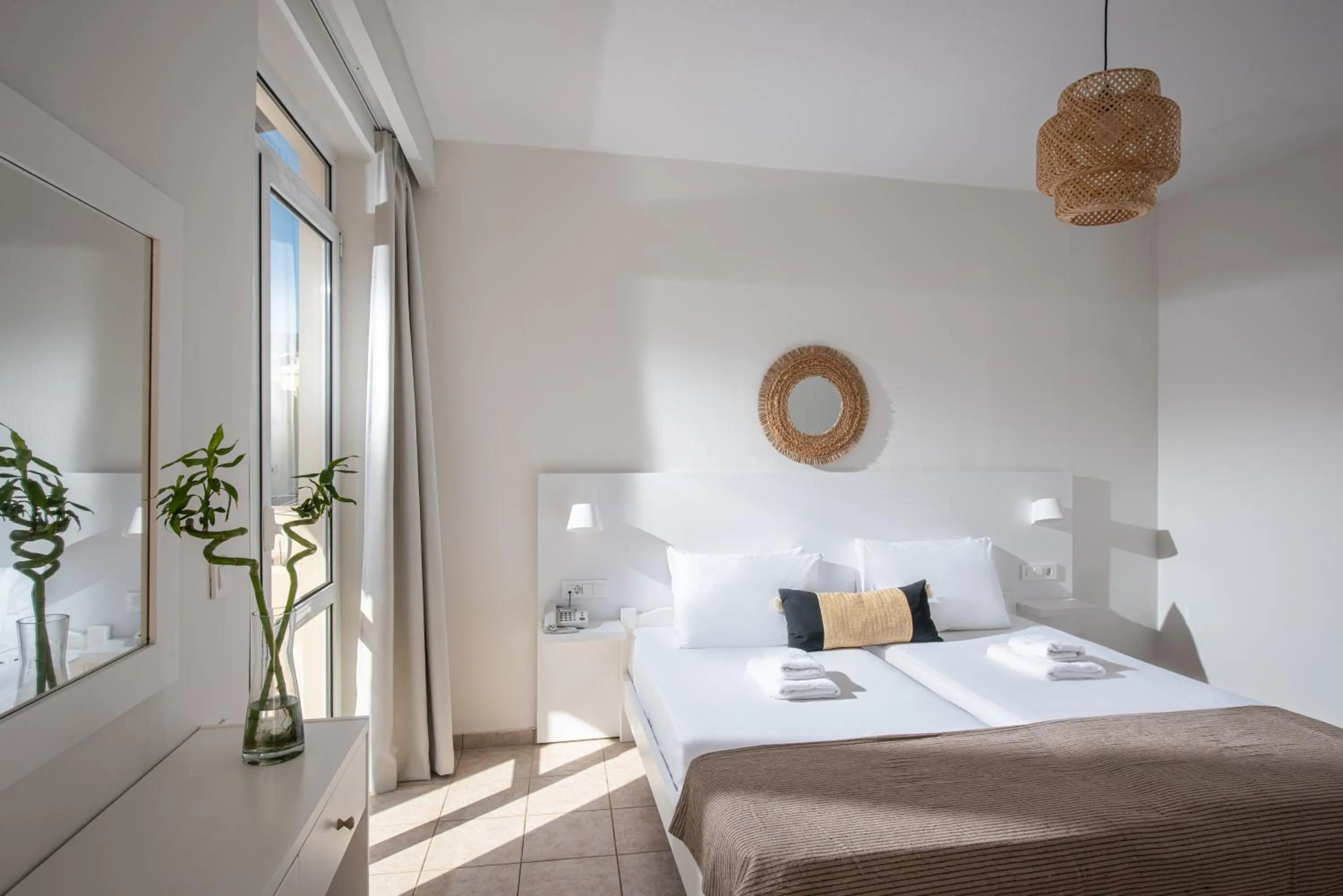 Bedroom, Bed in Alexander House Hotel