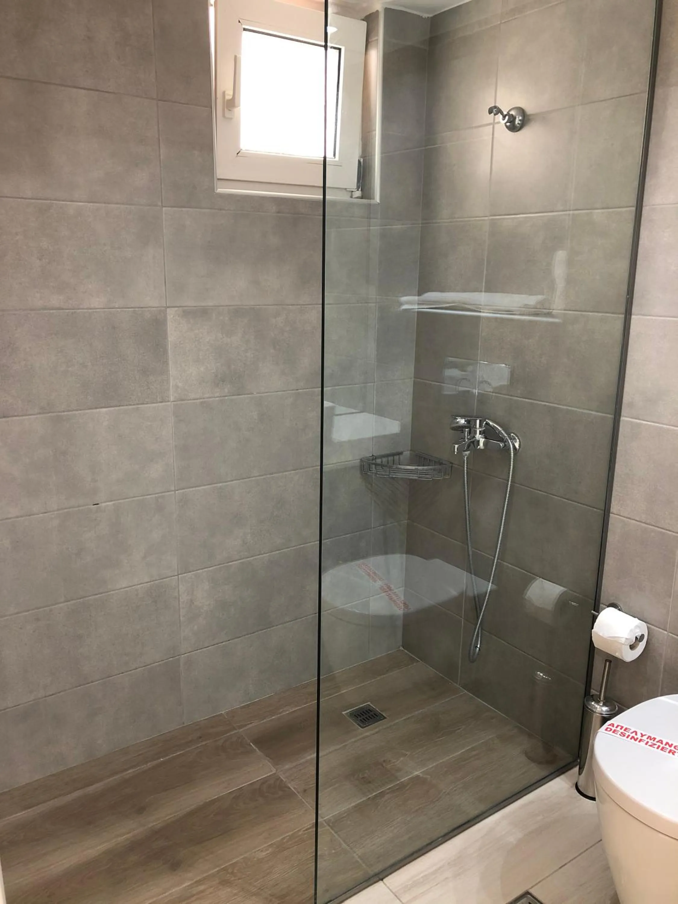 Bathroom in Alexander House Hotel