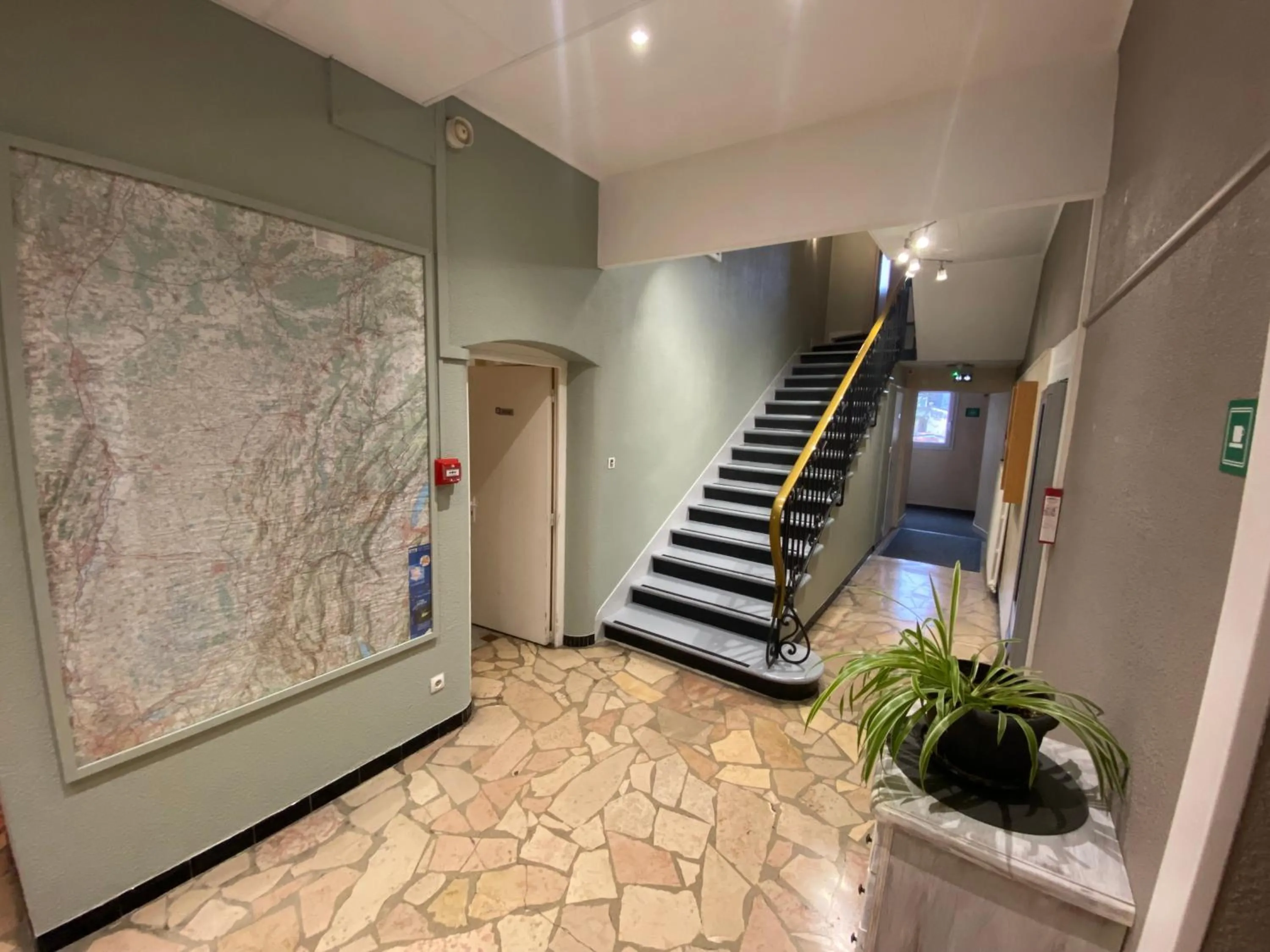 Lobby or reception in Nouvel Hotel