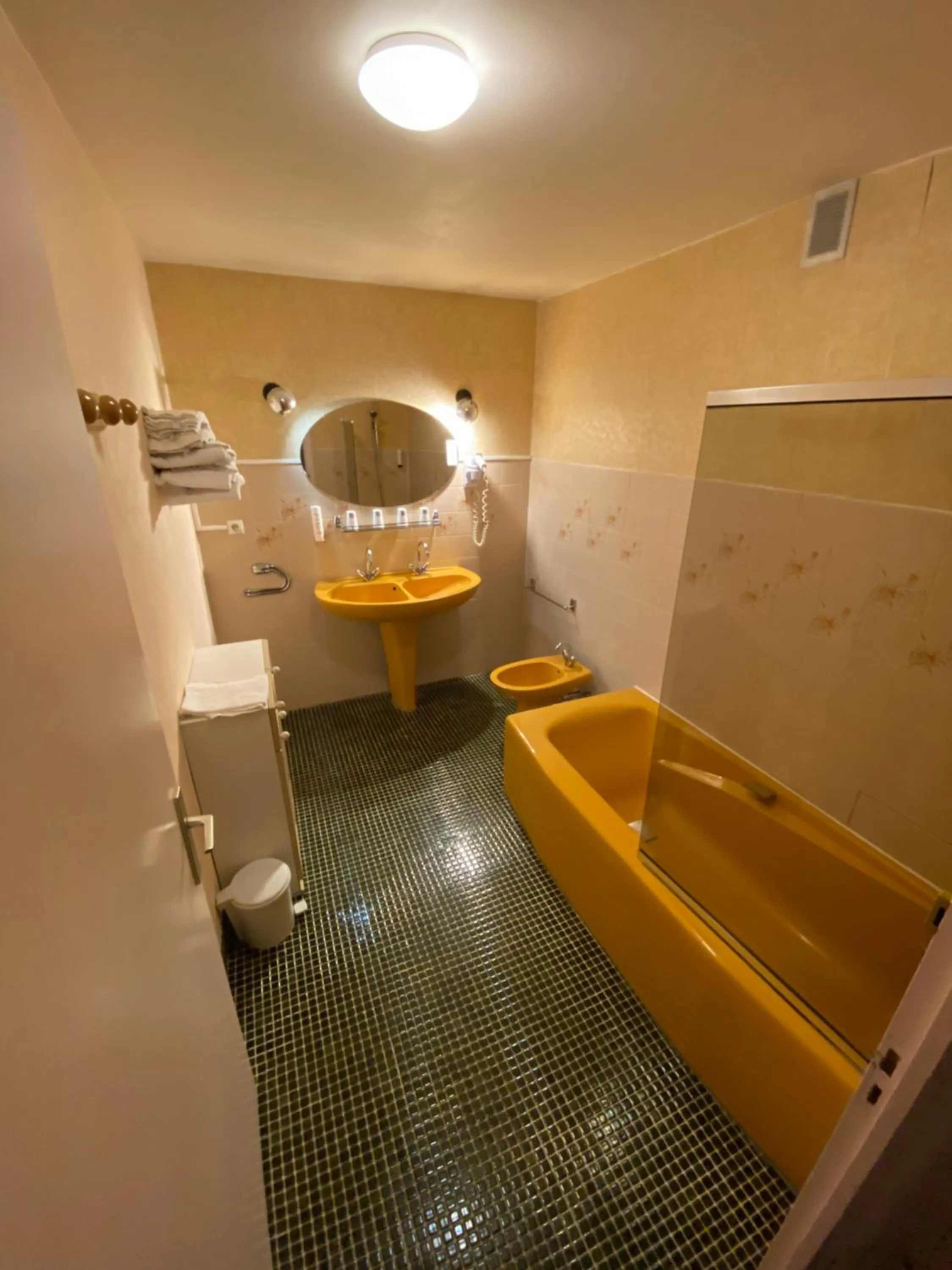 Bathroom in Nouvel Hotel