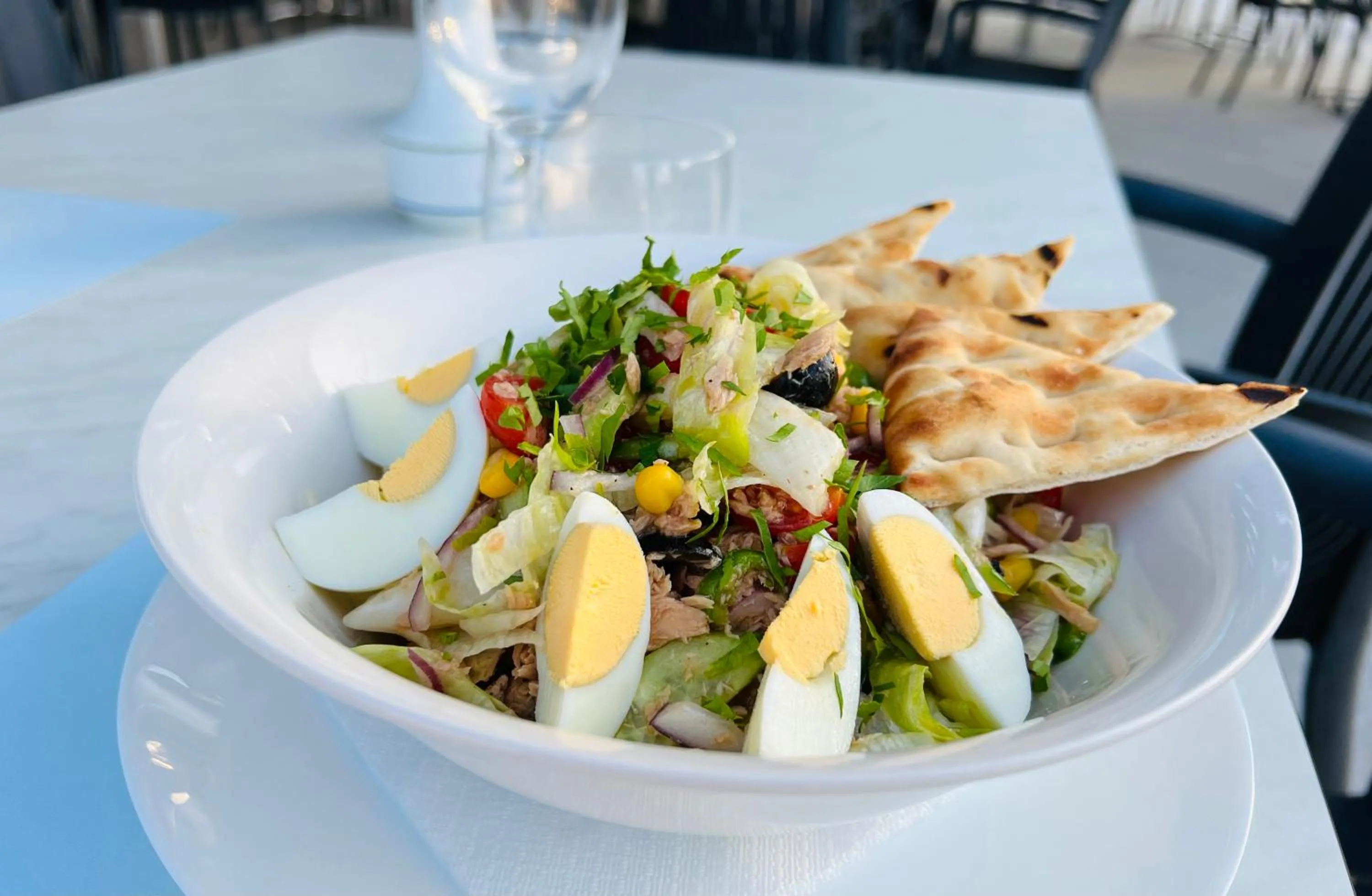 Restaurant/places to eat in Adelais Bay Hotel