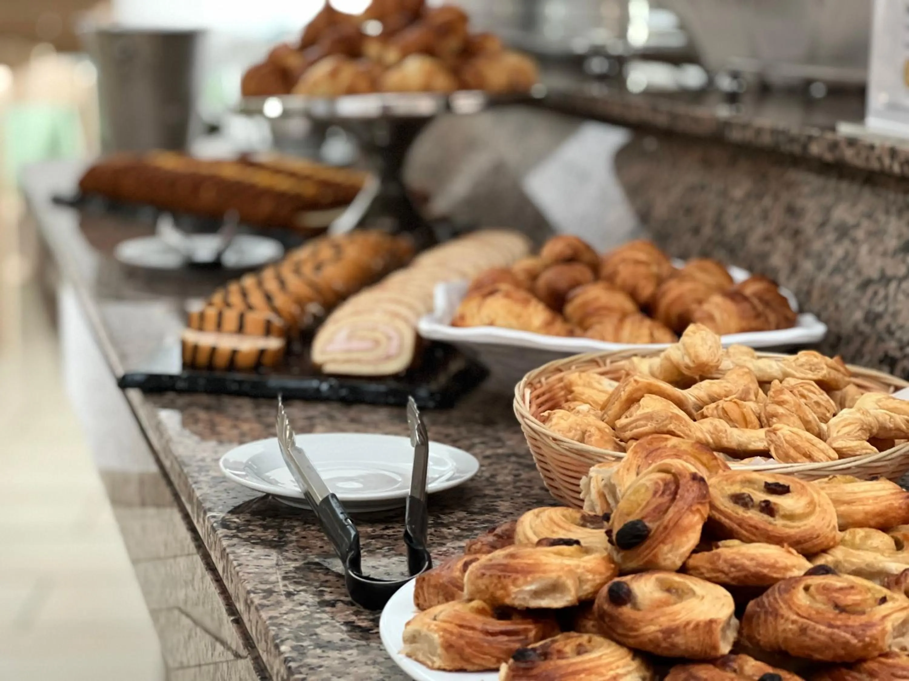 Food and drinks in Adelais Bay Hotel