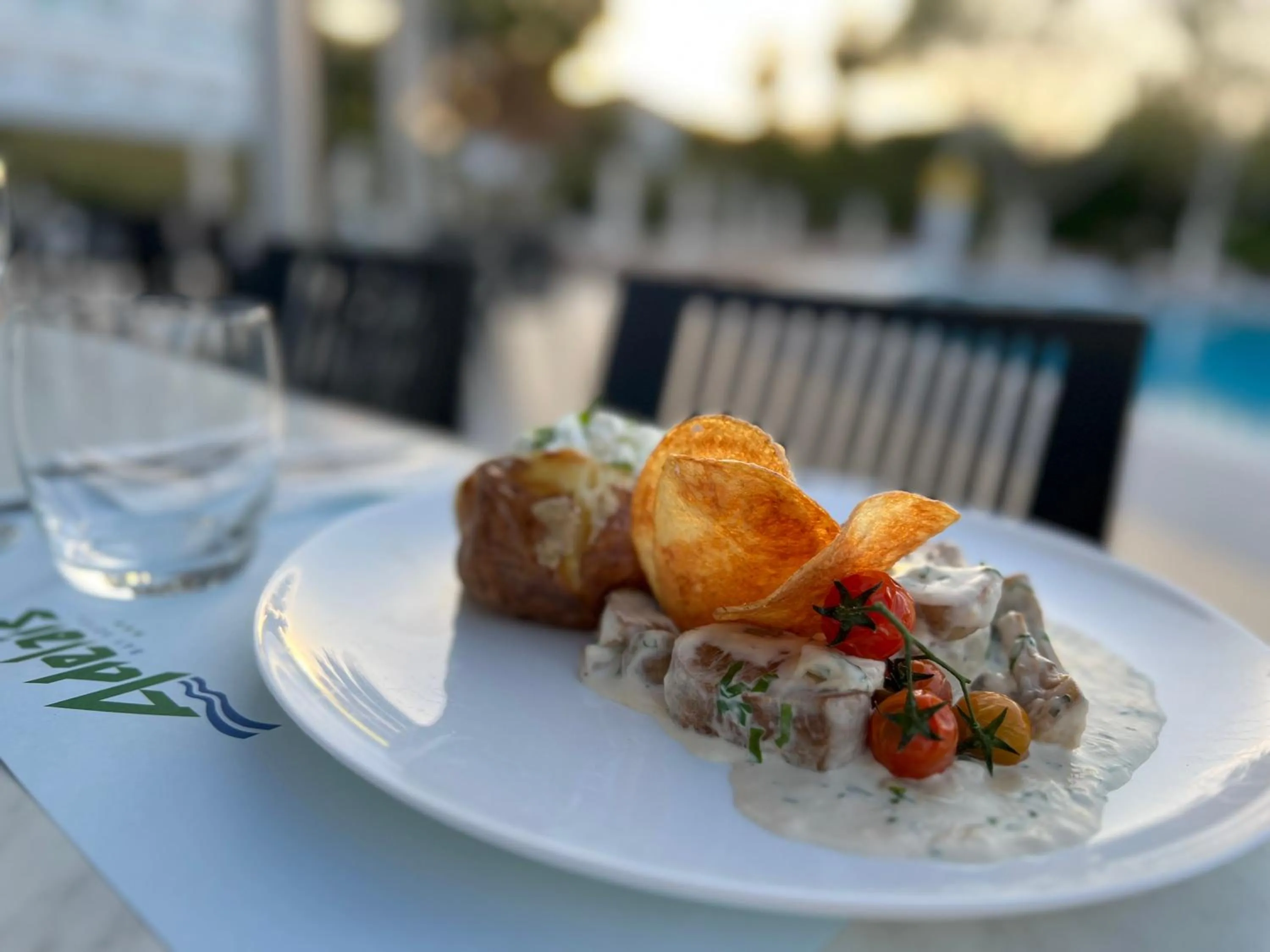 Restaurant/places to eat in Adelais Bay Hotel