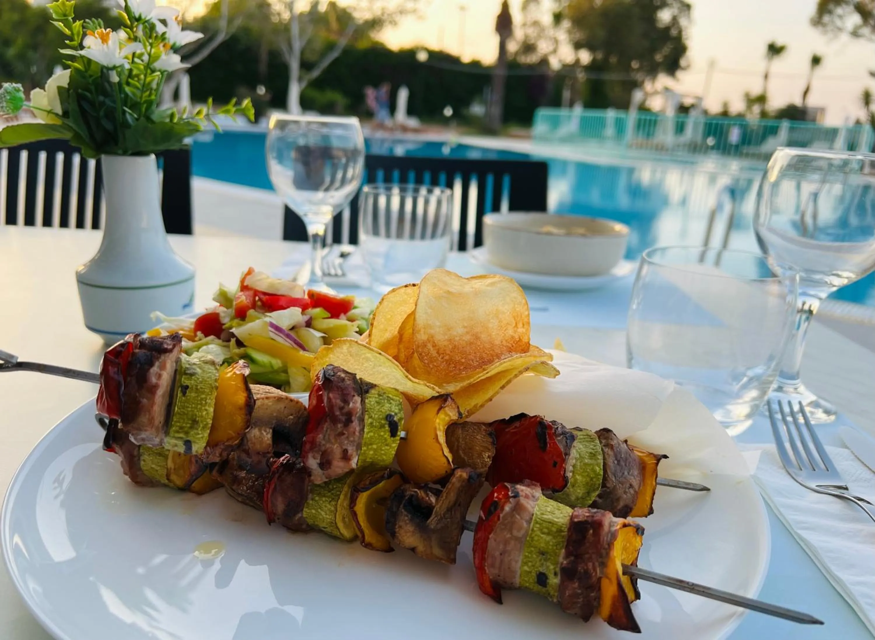 Restaurant/places to eat in Adelais Bay Hotel