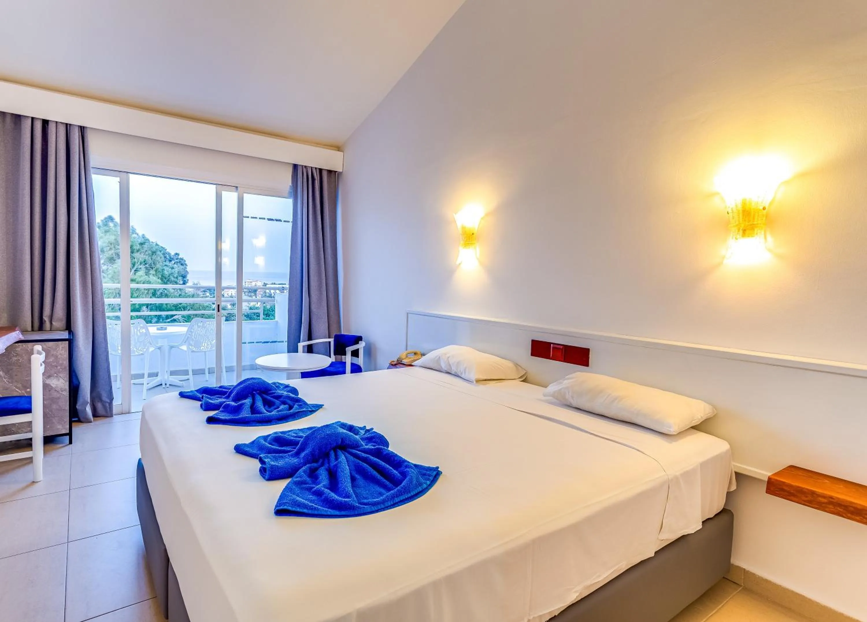 Bed in Adelais Bay Hotel