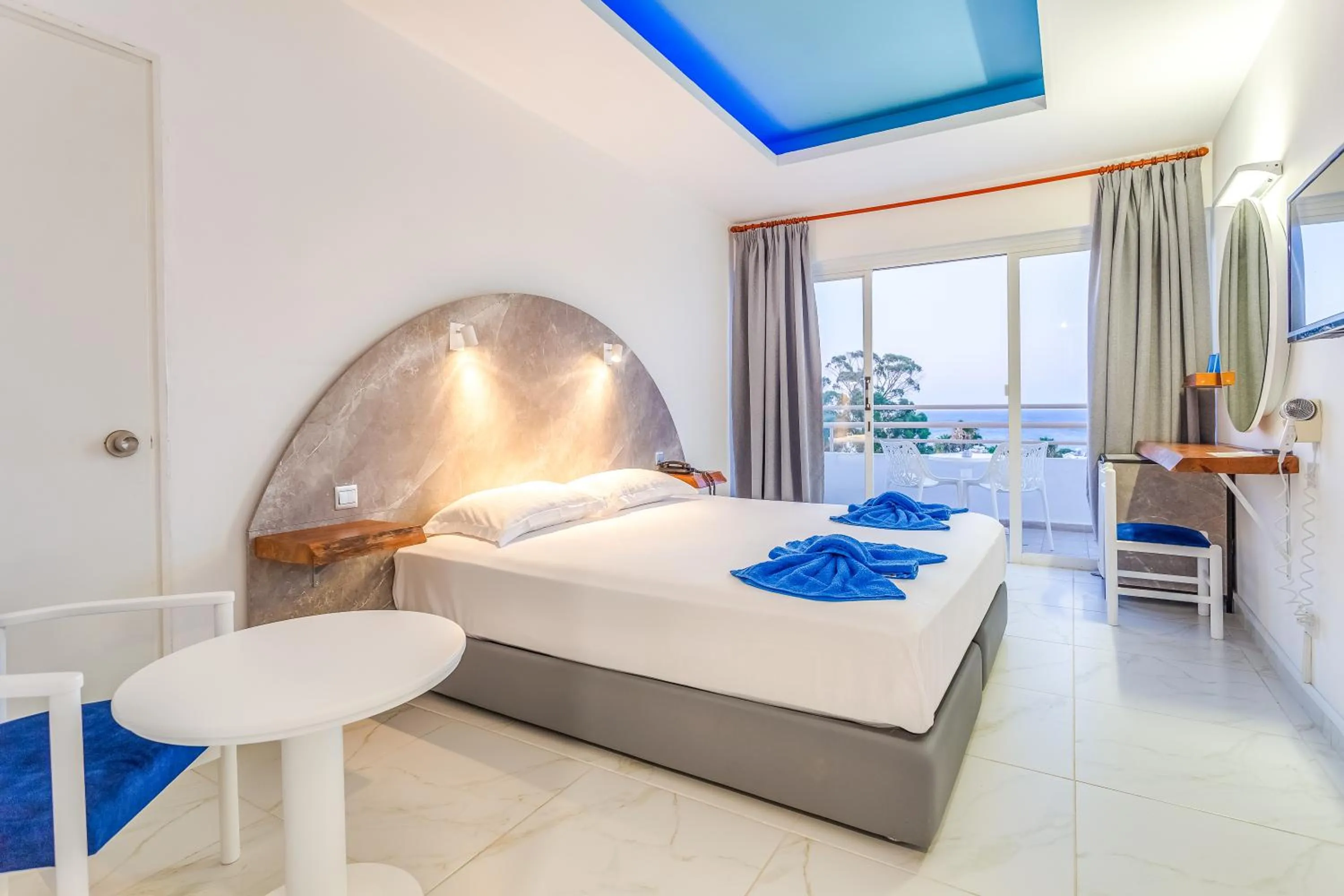 Photo of the whole room, Bed in Adelais Bay Hotel