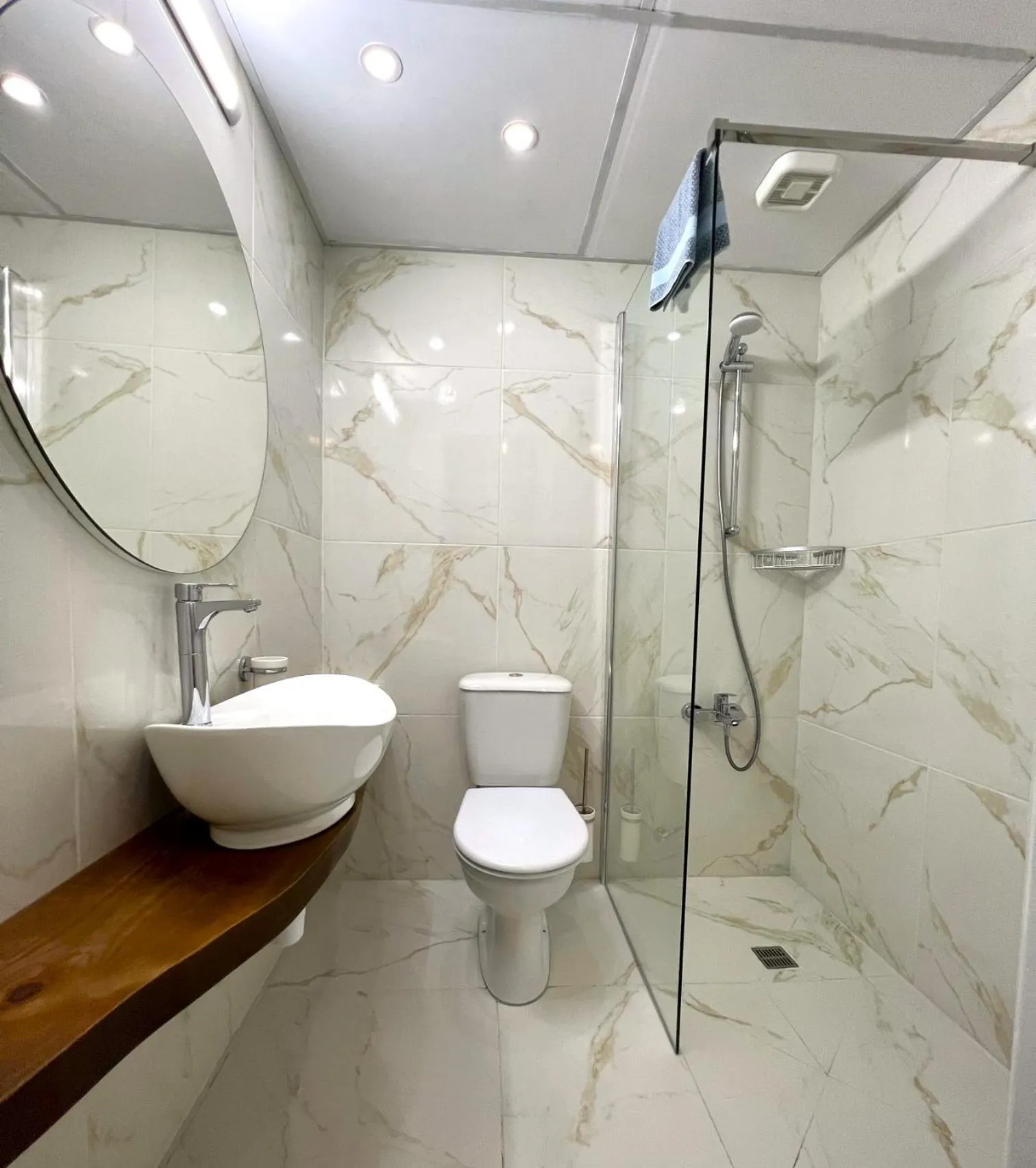 Shower in Adelais Bay Hotel