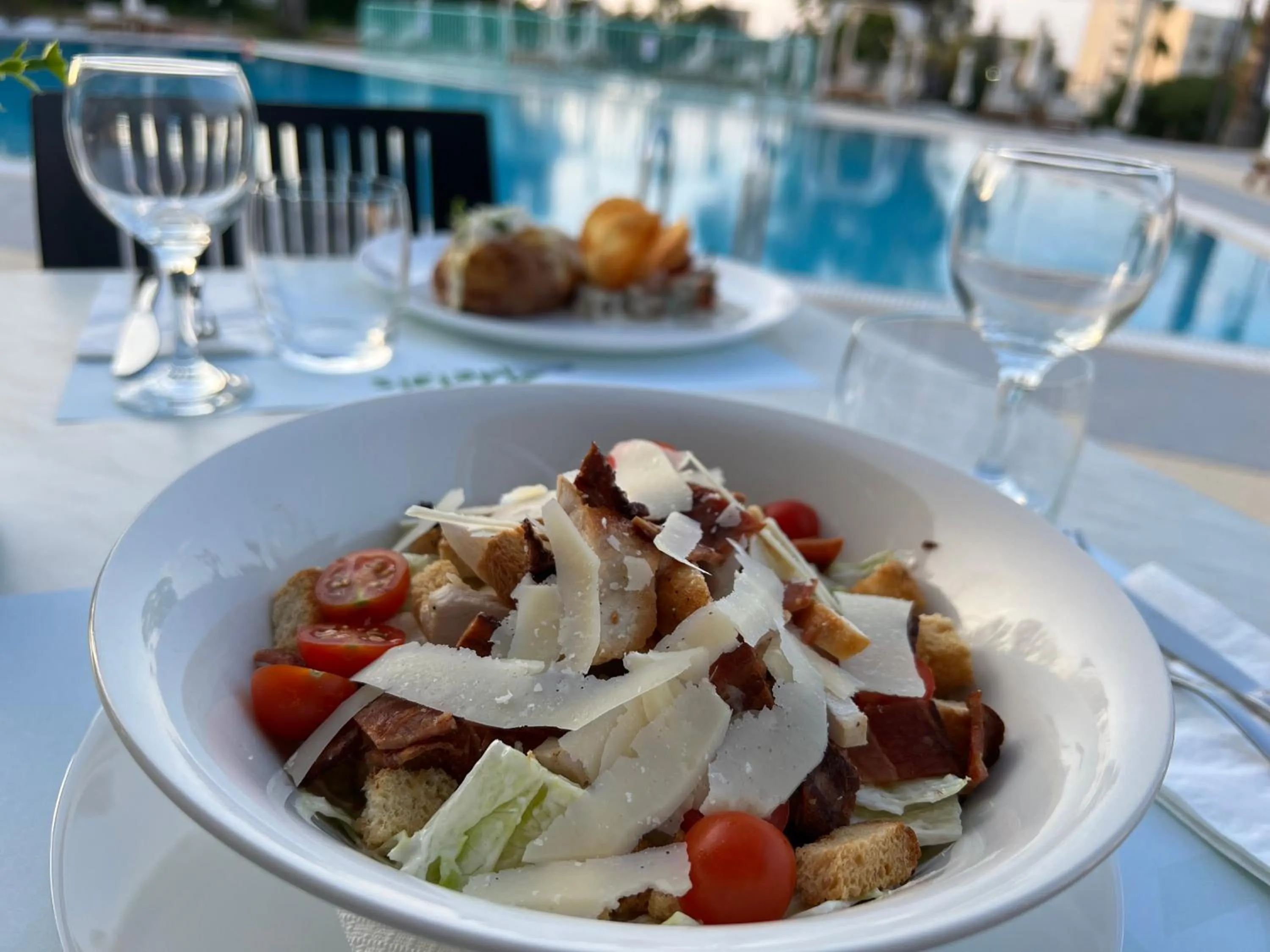 Restaurant/places to eat in Adelais Bay Hotel