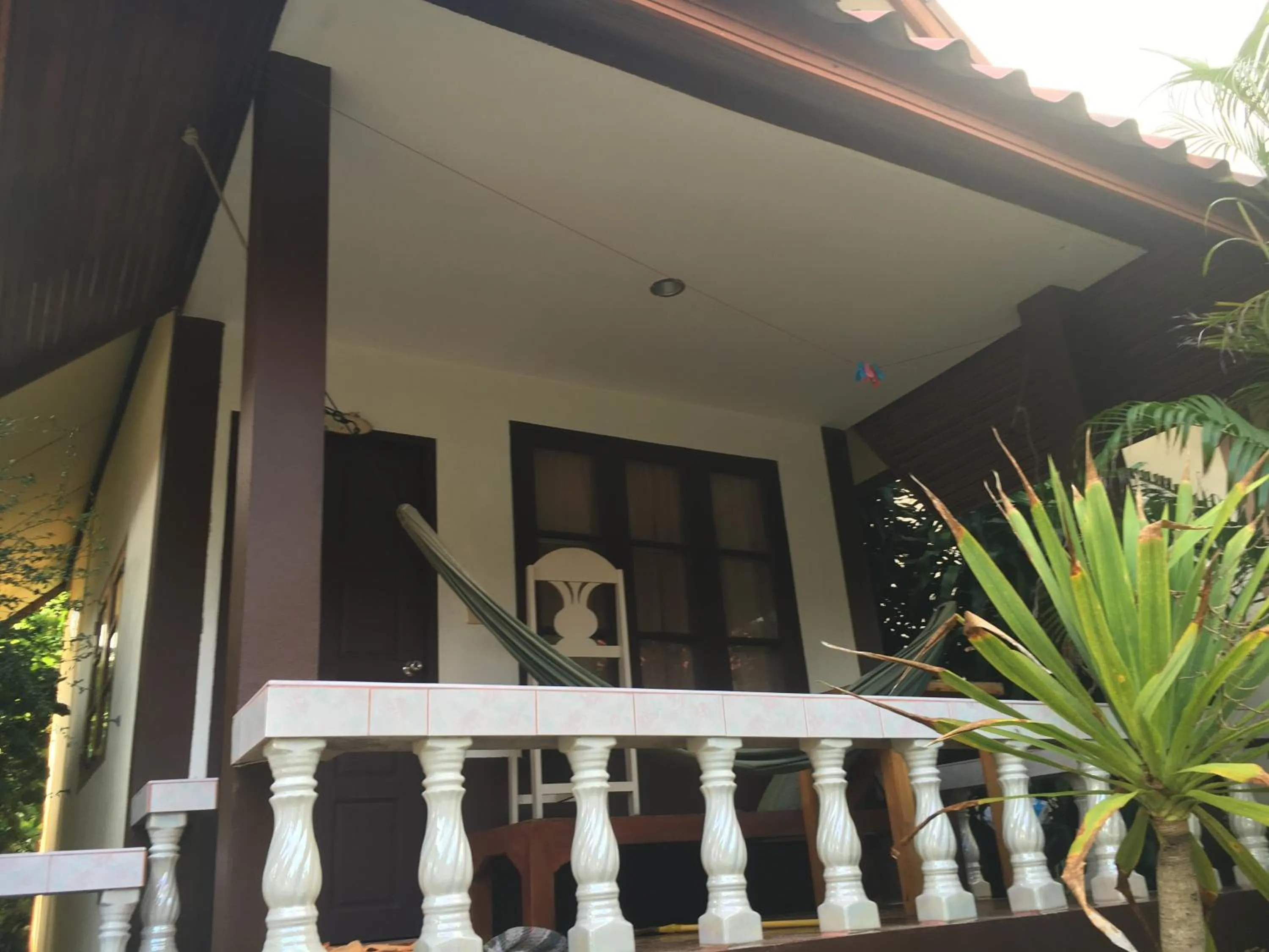 Jungle Hut Bungalows & Hotel